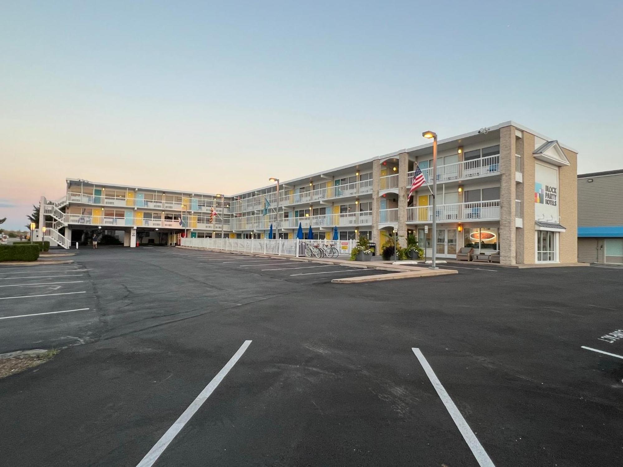 4 Couple Hotels Near Jungle Jim's for a Beach Getaway