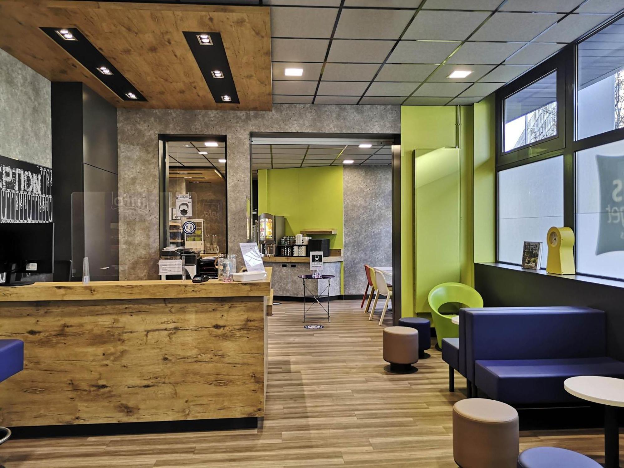 4 Smart Hotels Near IMP Group - Tours Campus Worth Booking