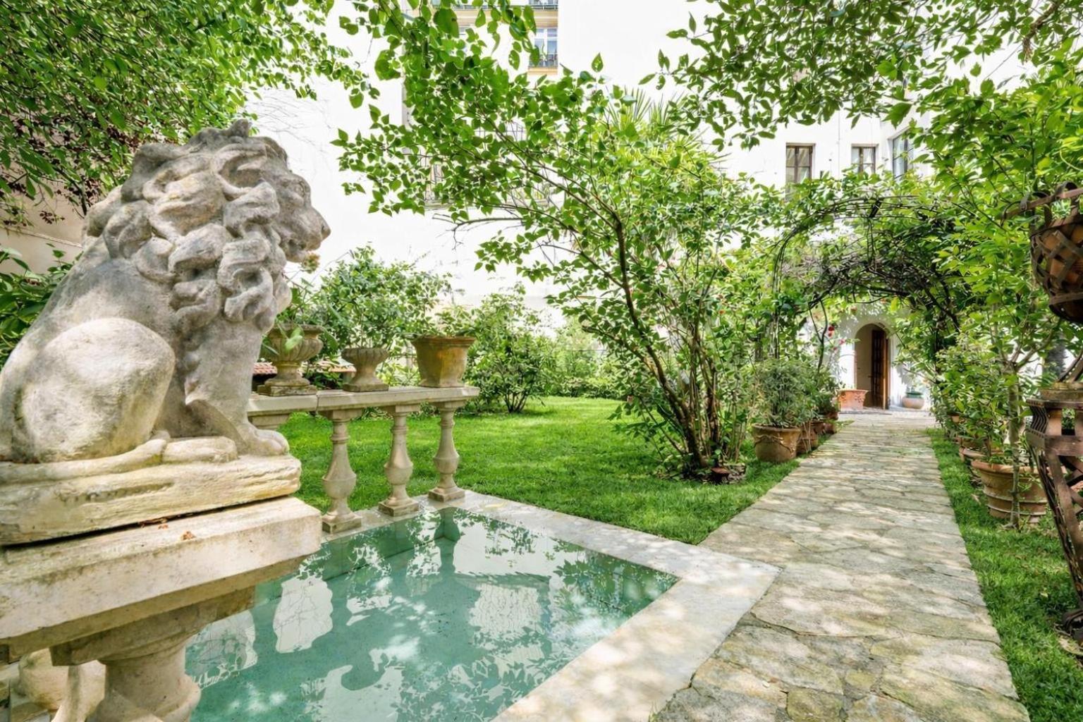 15 Romantic Hotels in Paris City Centre Worth Booking as a Couple