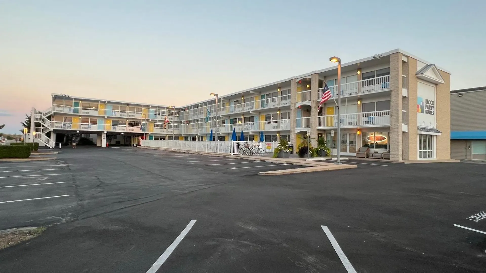 4 Couple Hotels Near Jungle Jim's for a Beach Getaway