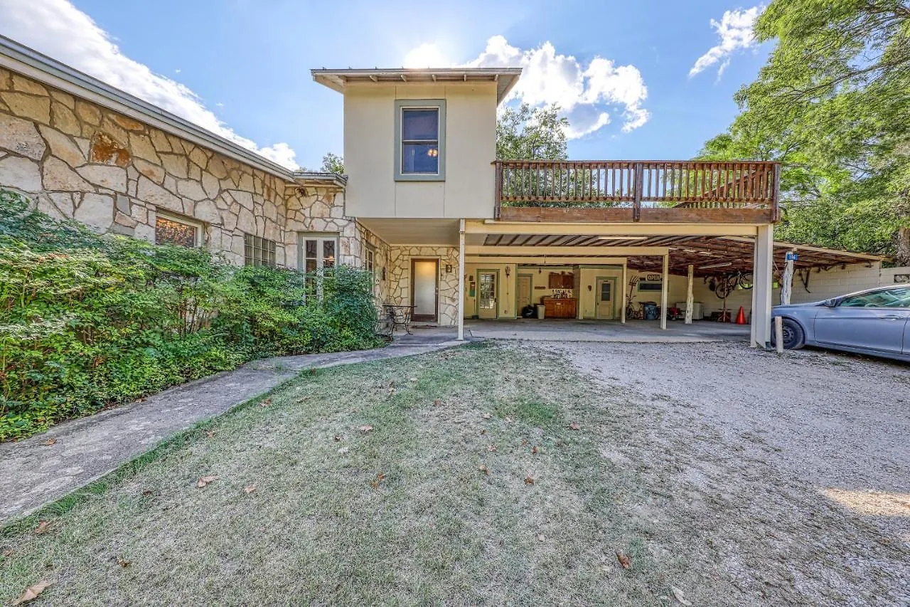4 Top-Rated Hotels in Texas Wine Country Worth Booking