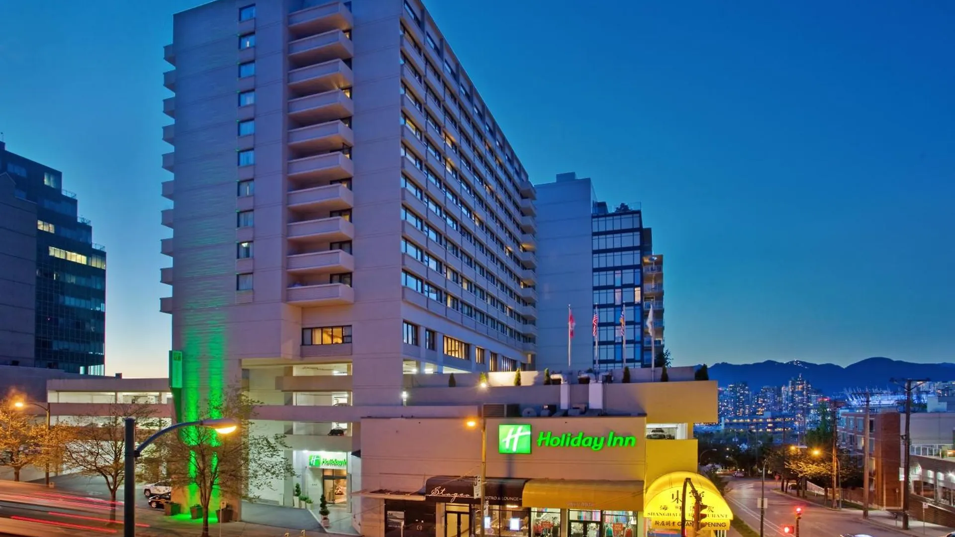 Staying Near Hillcrest Park: 15 Airport Hotels Compared