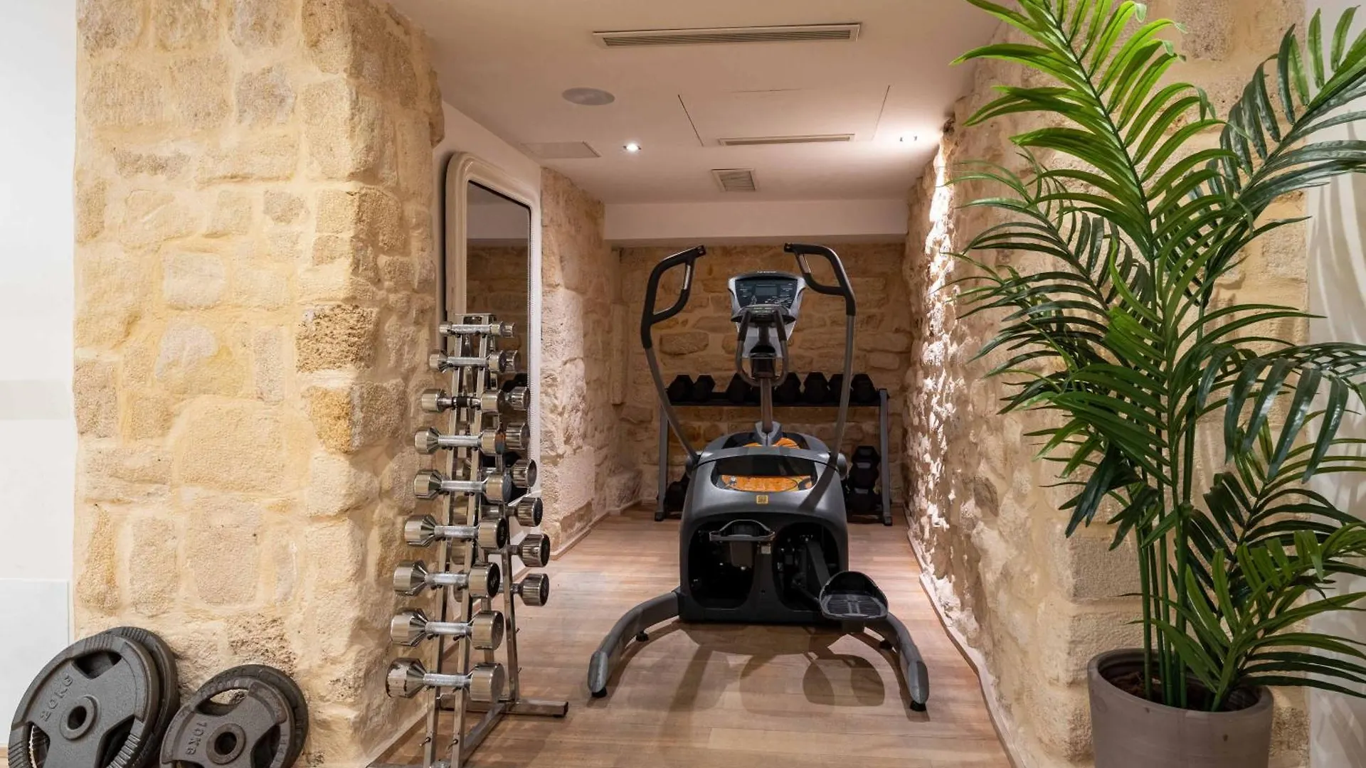 15 Central Hotels in Paris 2nd Arr. That Deliver Real Access