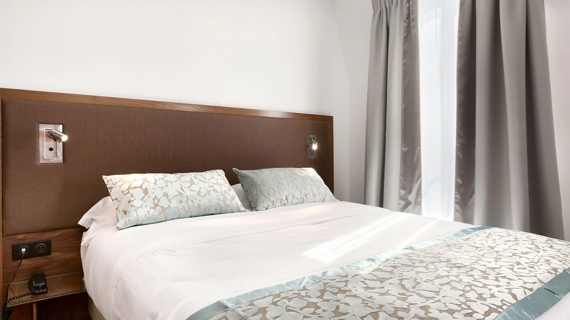 Staying in the 17th: 15 Cheap Paris Hotels Compared