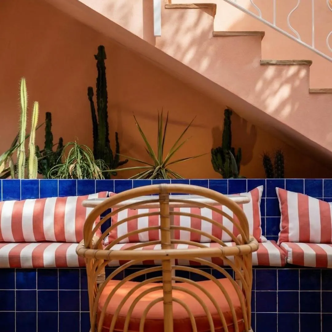 Staying Near Eglise Ste Marguerite: 6 Airport Hotels Compared