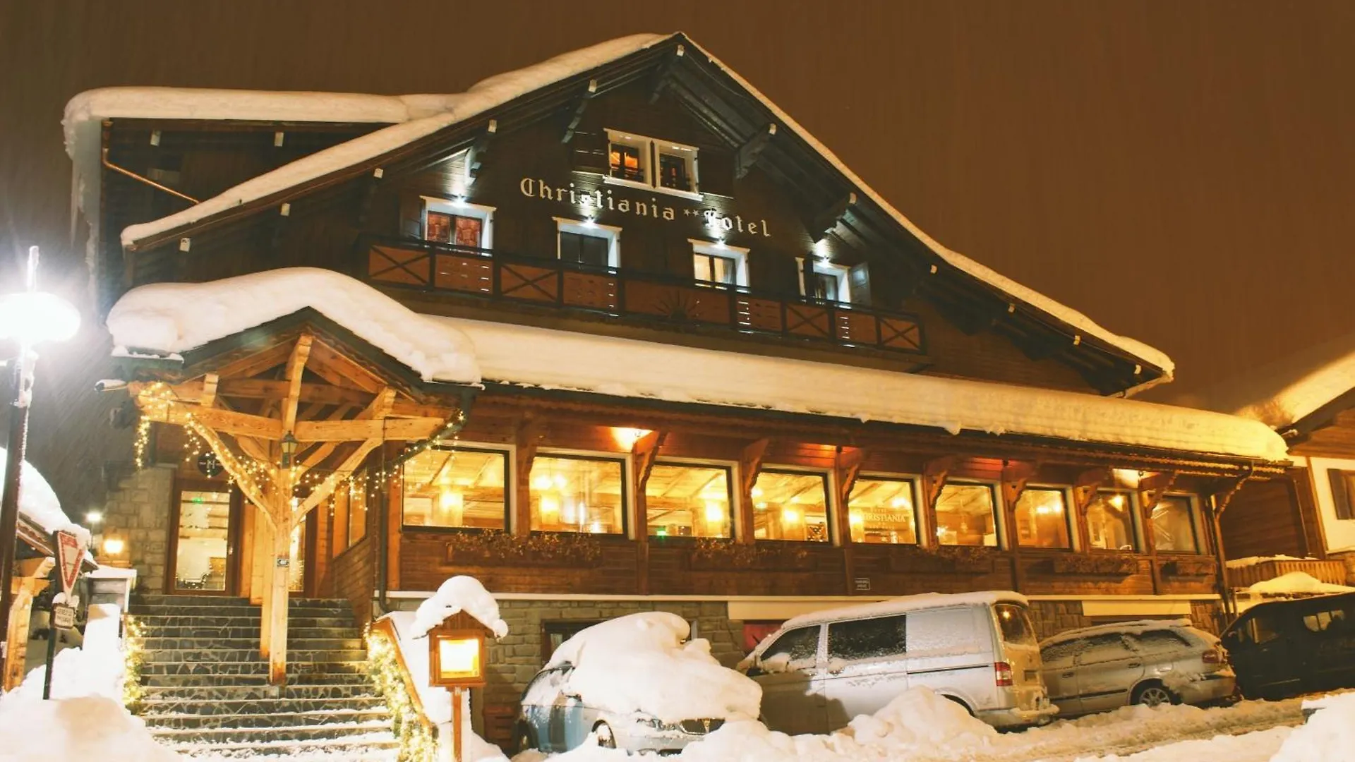 2 Top Resorts Near Surf Ski Lift for Slope Access