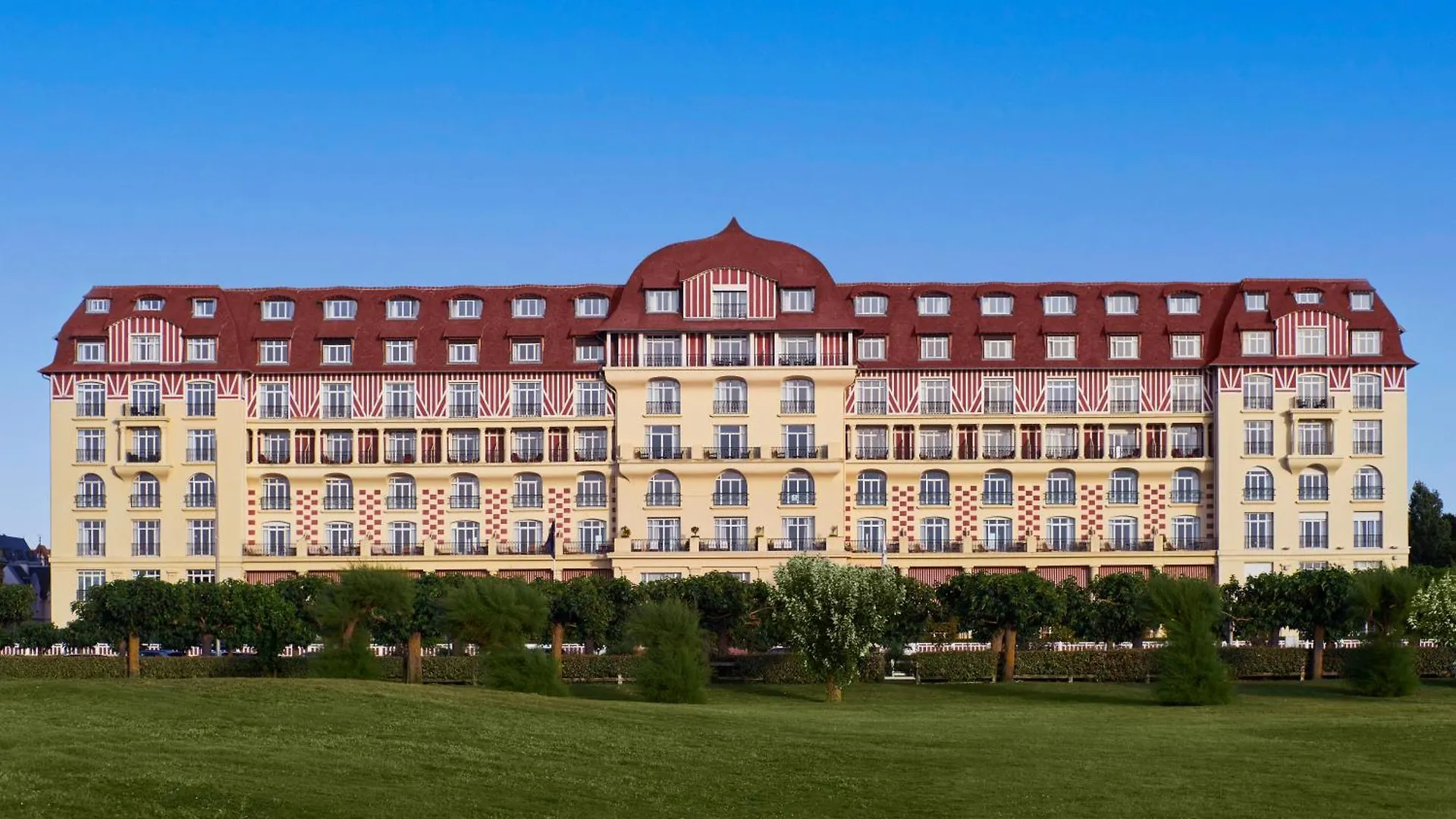 6 Central Hotels Near Saint-Laurent Chapel for a Deauville Stay