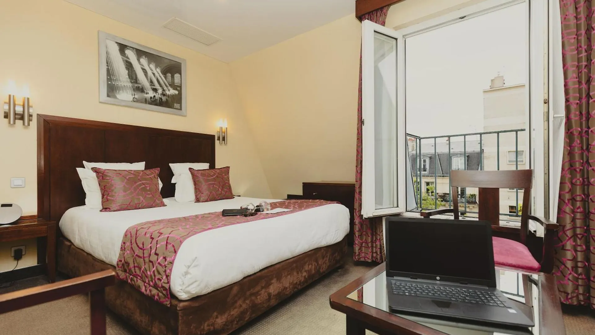 Where to Stay Near Les Invalides: 15 Best Romantic Hotels
