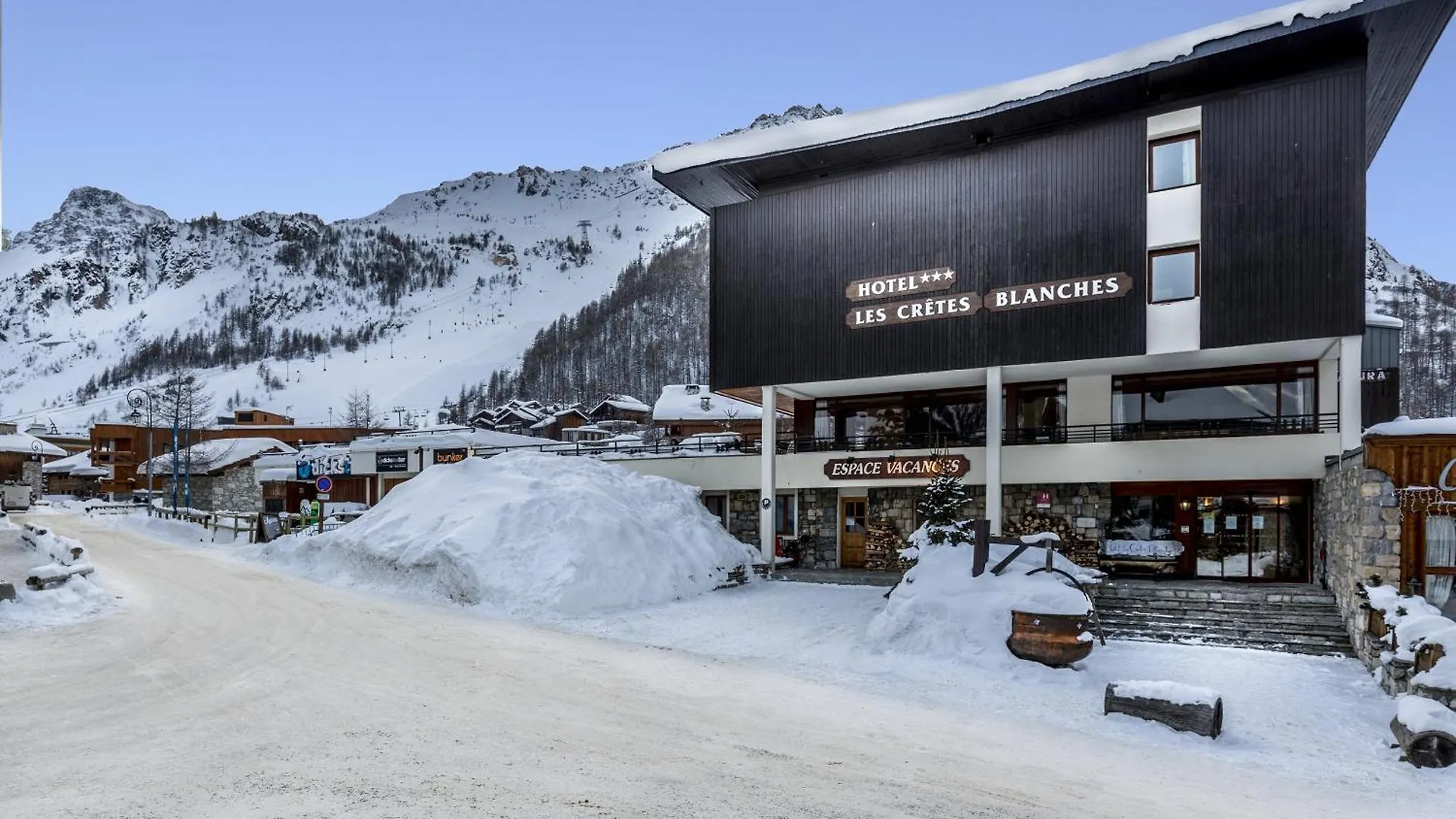 Where to Stay Near 3000 Ski Lift: 2 Best Resorts