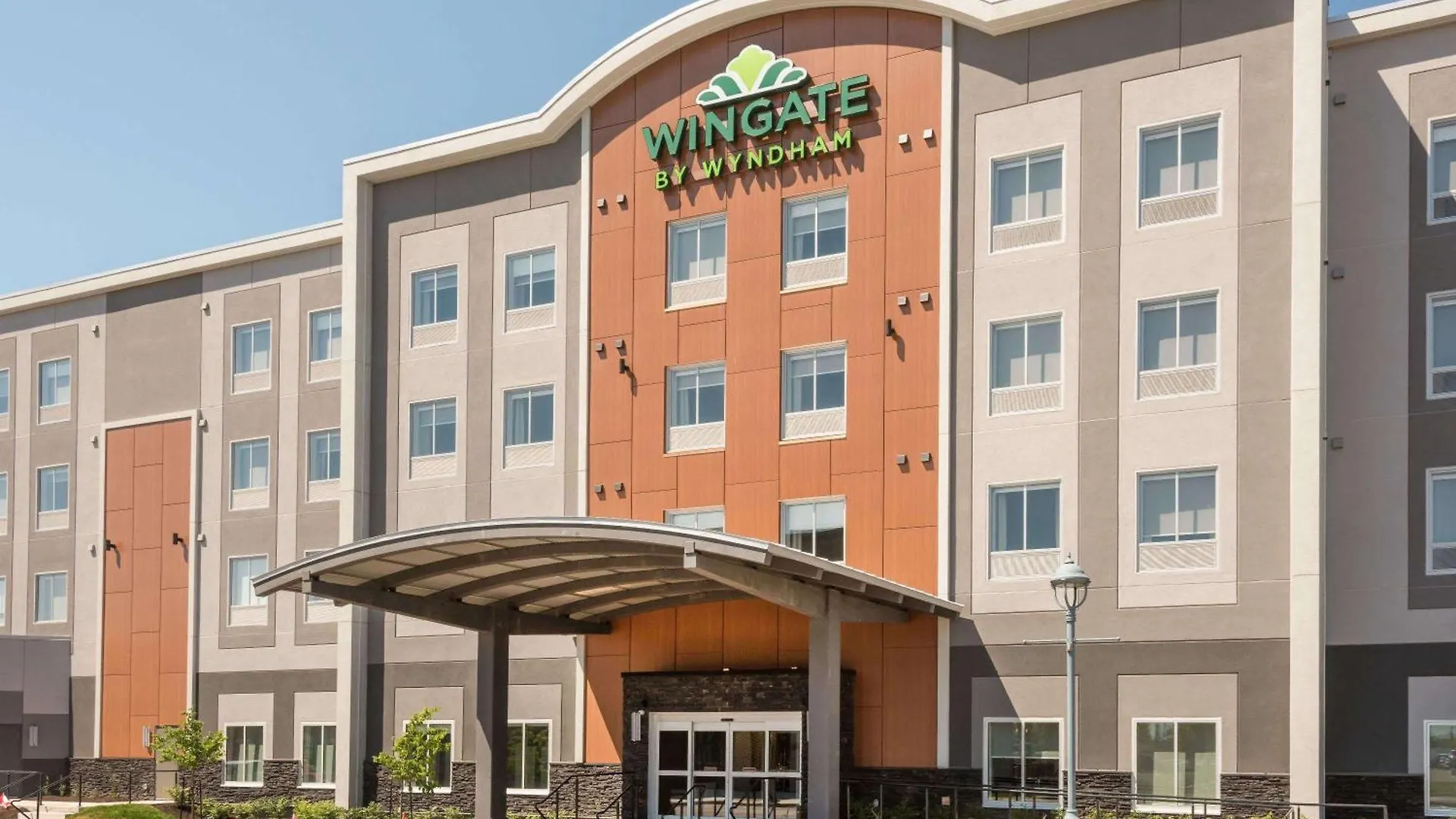 Staying Near Crystal Palace: 9 Business Hotels Compared