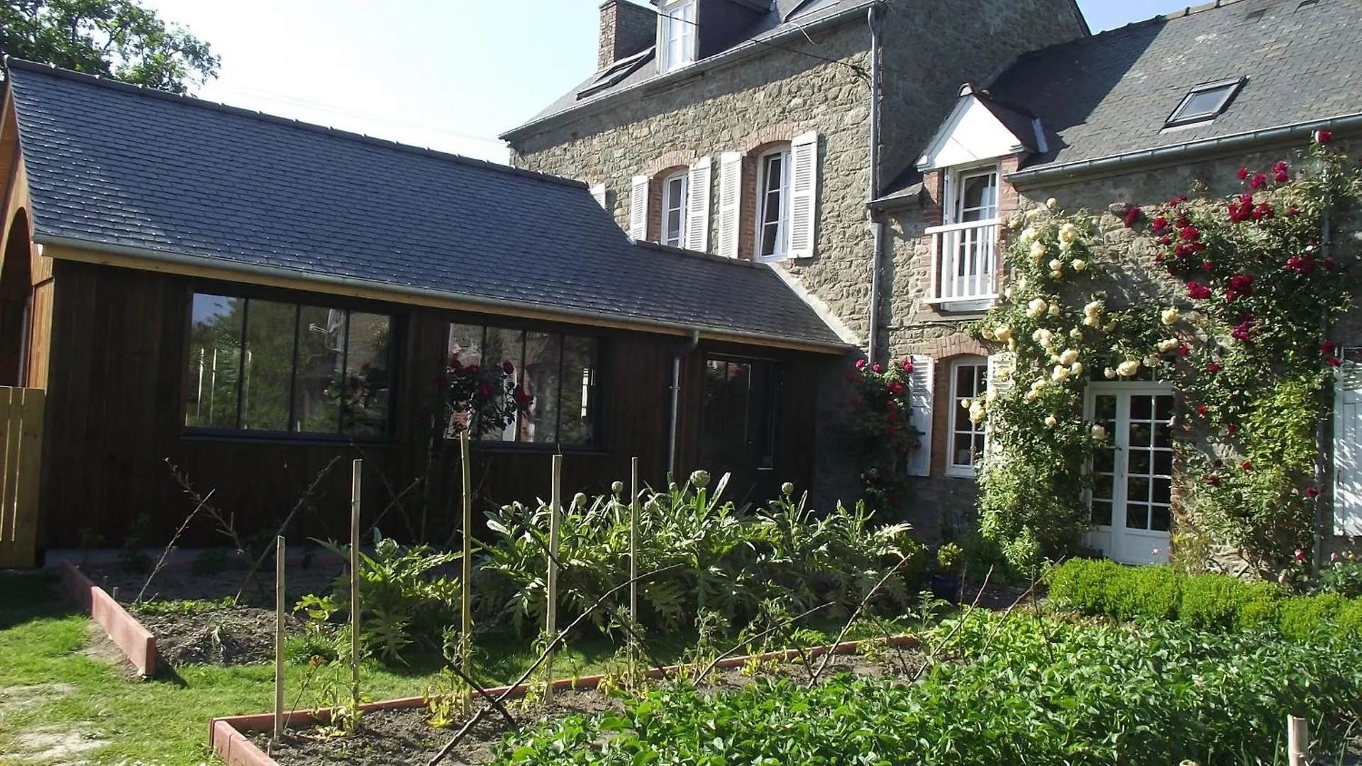 9 Central Hotels Near Solidor Tower Worth Booking