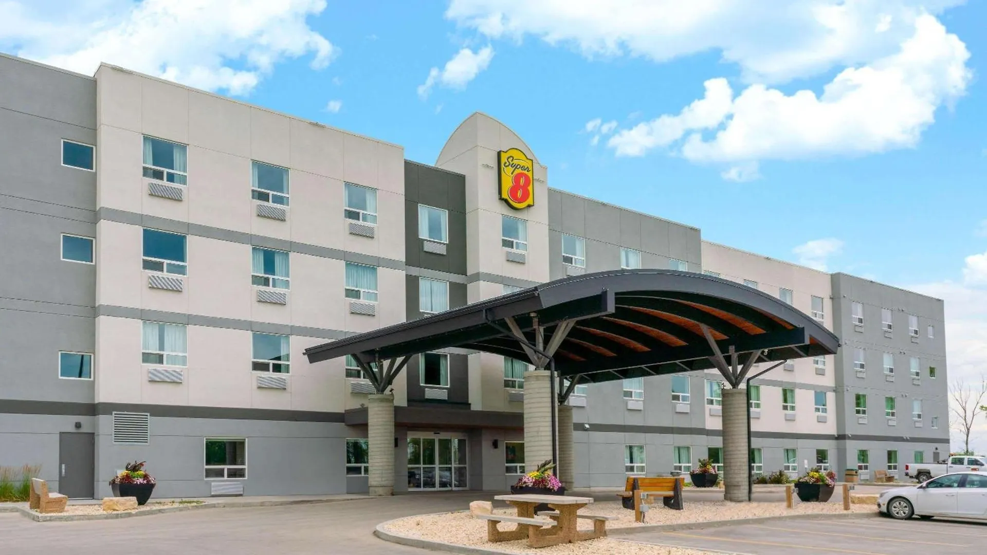 Staying Near Winnipeg City Hall: 4 Three-Star Hotels Compared