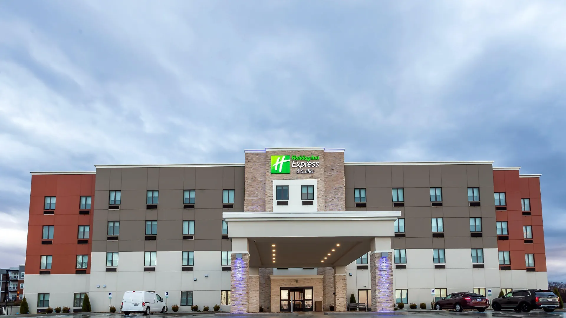 4 Business Hotels Near Parks and Recreation Div That Stand Out