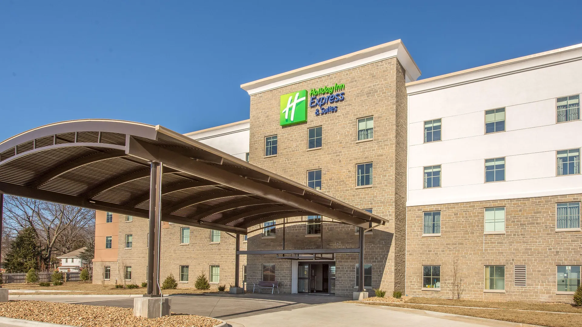 4 Business Hotels Near Bradshaw Park Worth Booking in Lenexa