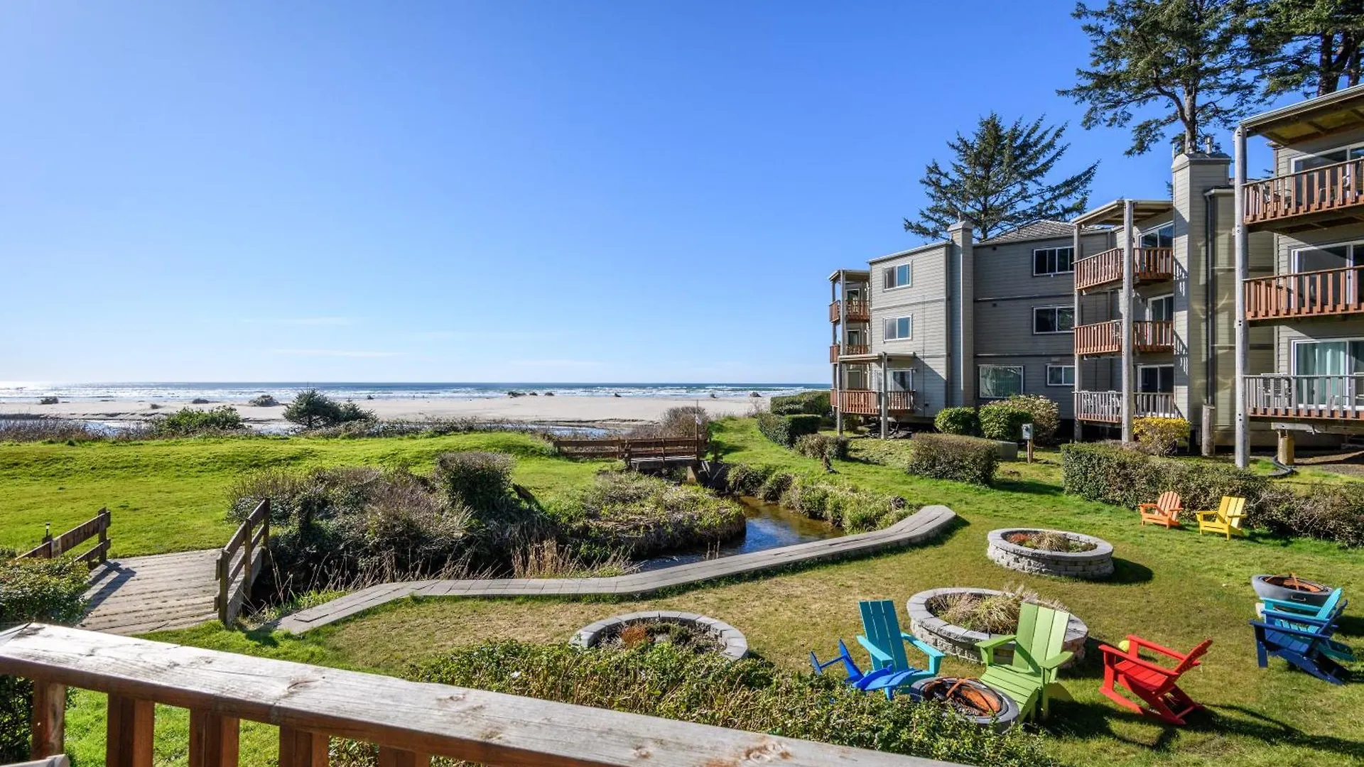 Where to Stay Near Yaquina Bay: 4 Best Beach Hotels