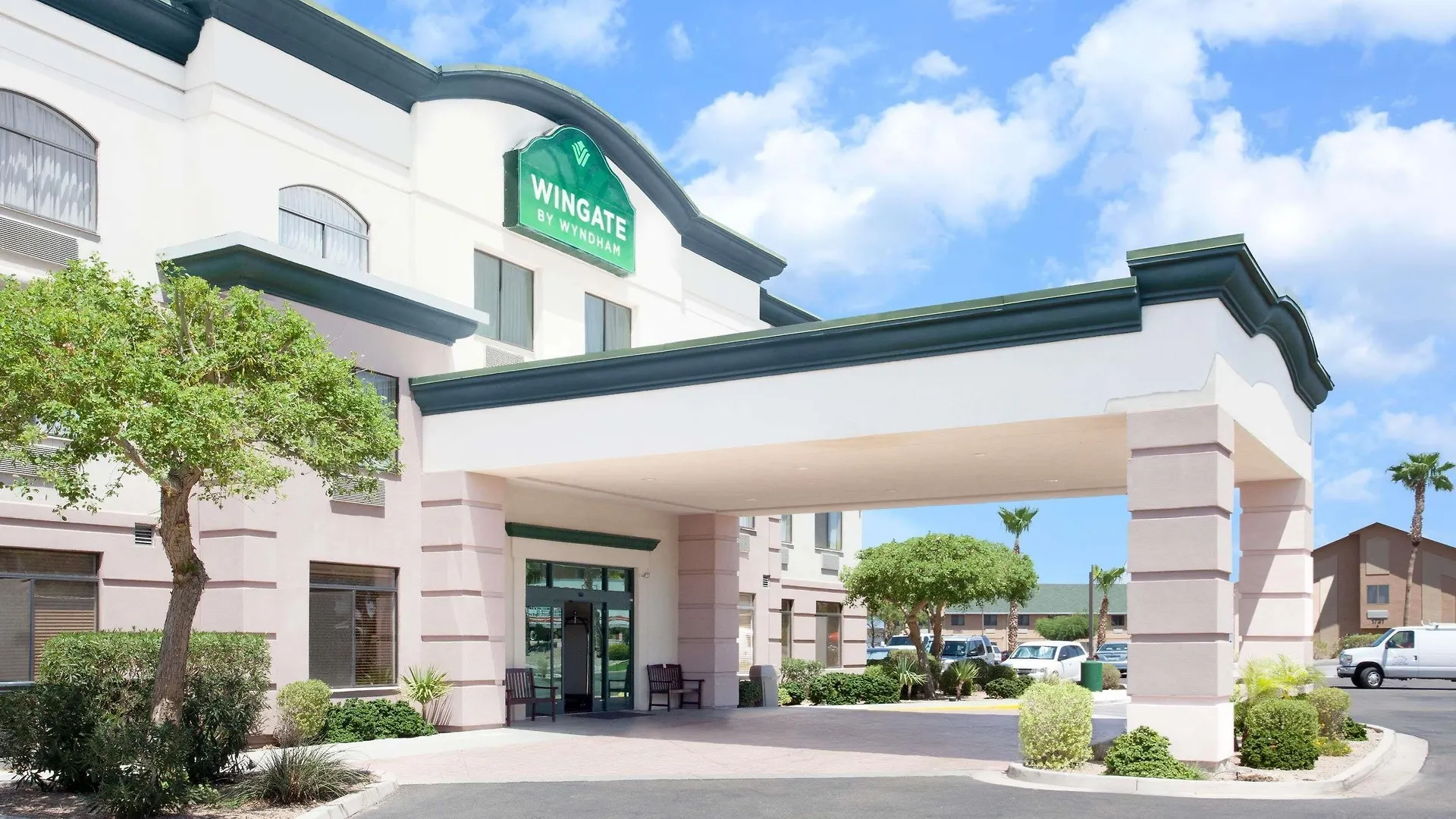 Where to Stay Near Ray Smucker Park: 4 Airport Hotels