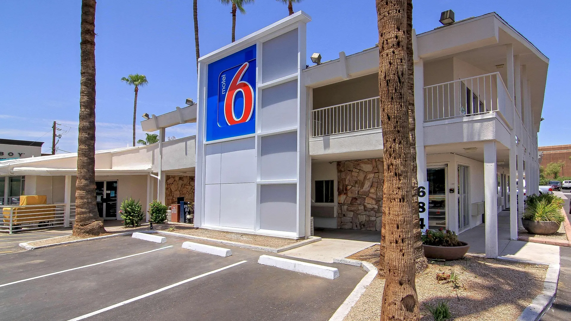 Where to Stay Near Vista del Camino Park: 4 Top 3-Star Hotels