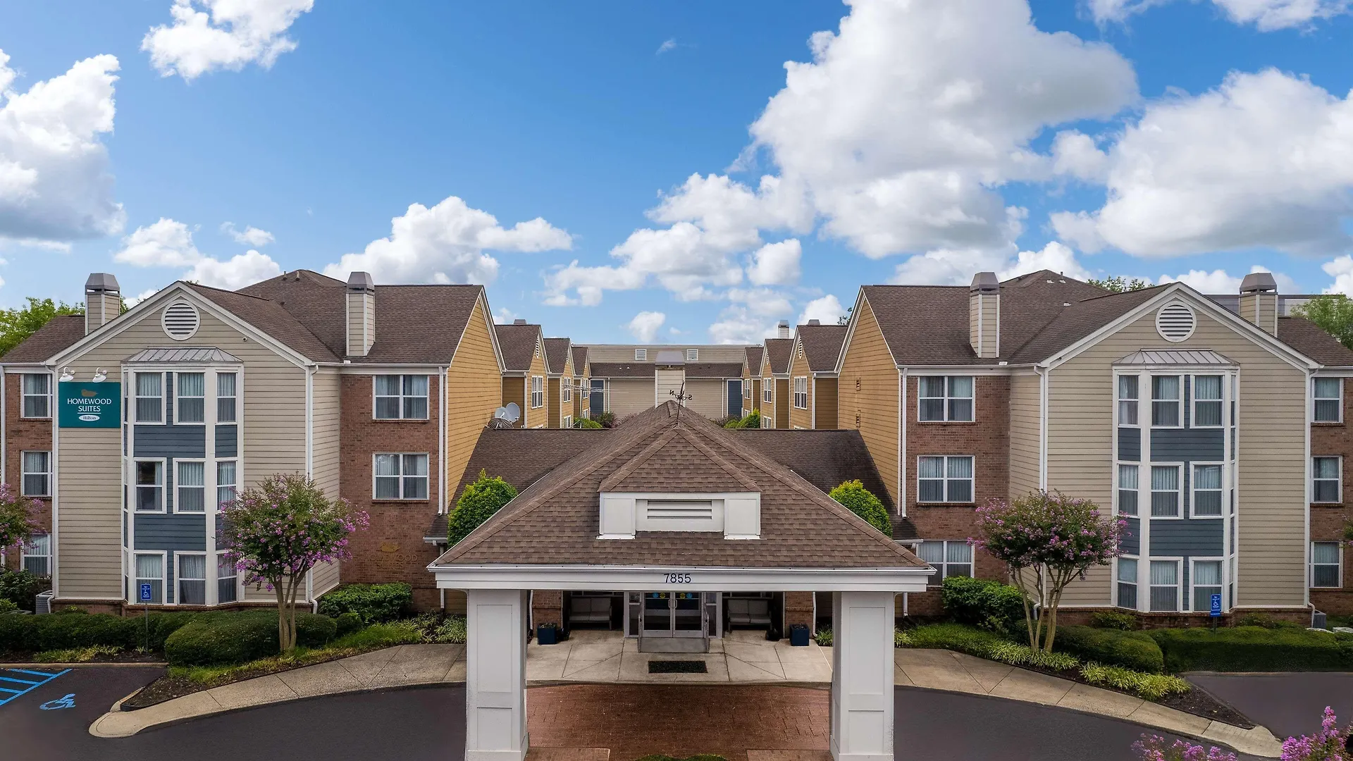Staying Near Shelby Farms Park: 4 Three-Star Hotels Compared