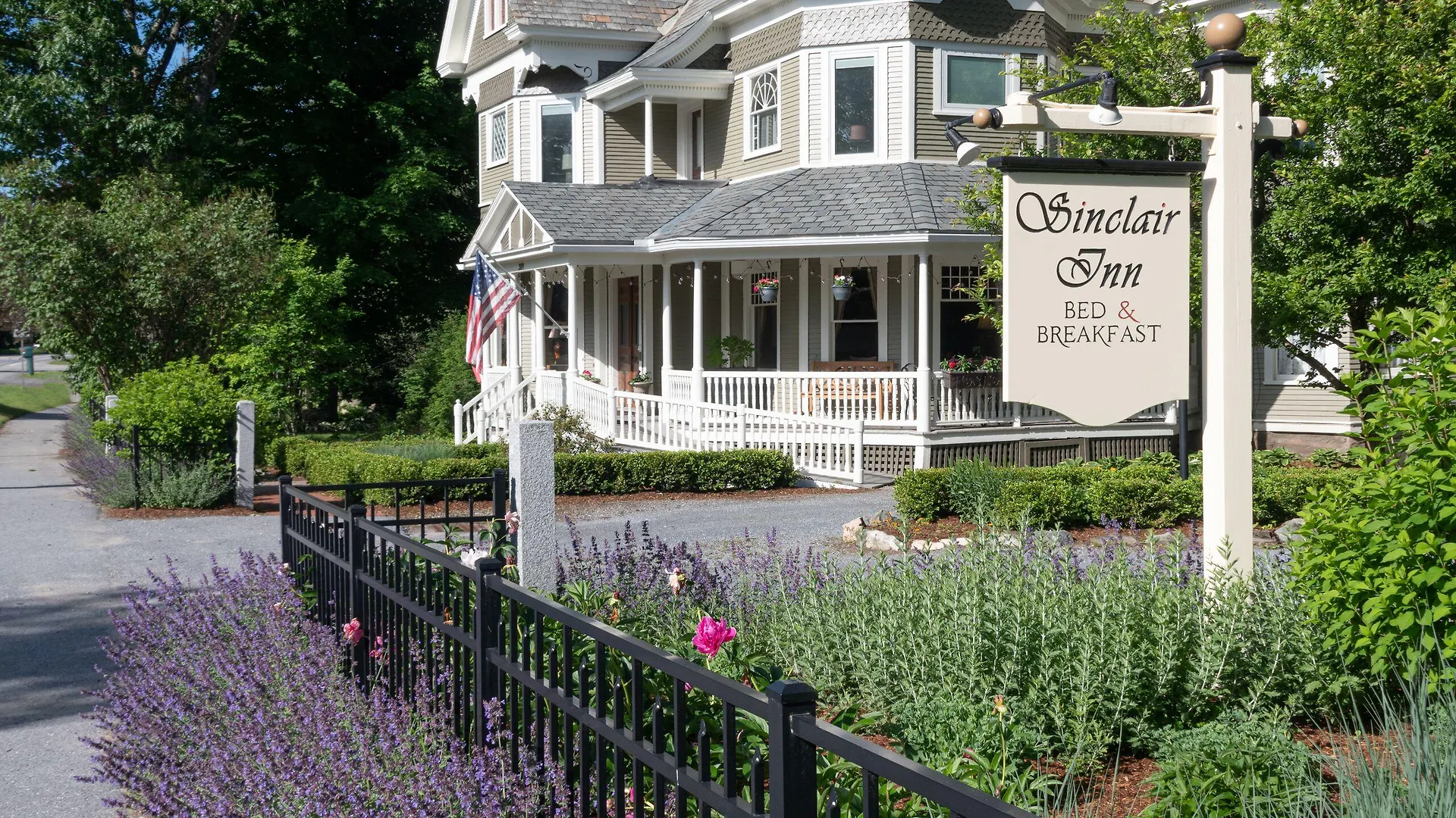 Staying In Green Mountains: 5 Budget Hotels Compared