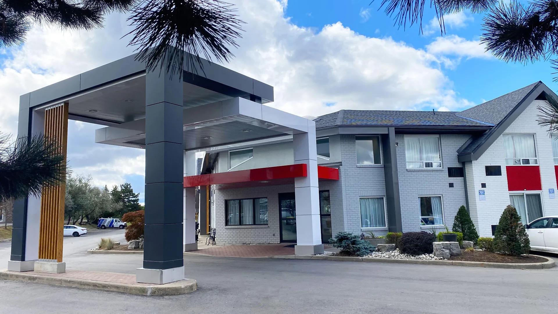 Where to Stay Near Beaconsfield Historic House: 6 Airport Hotels