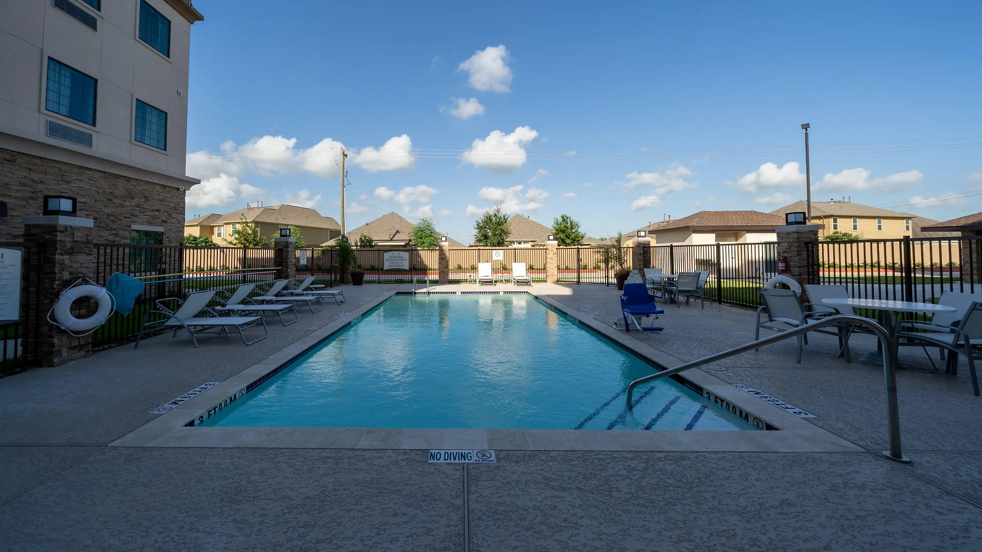 2 Smart 3-Star Hotels Near Copperfield Bowl Houston