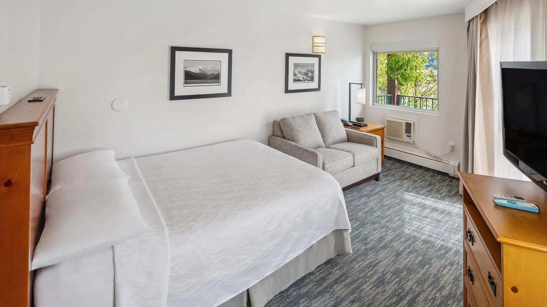 Where to Stay in Alaska: 6 Best Hotels for Couples