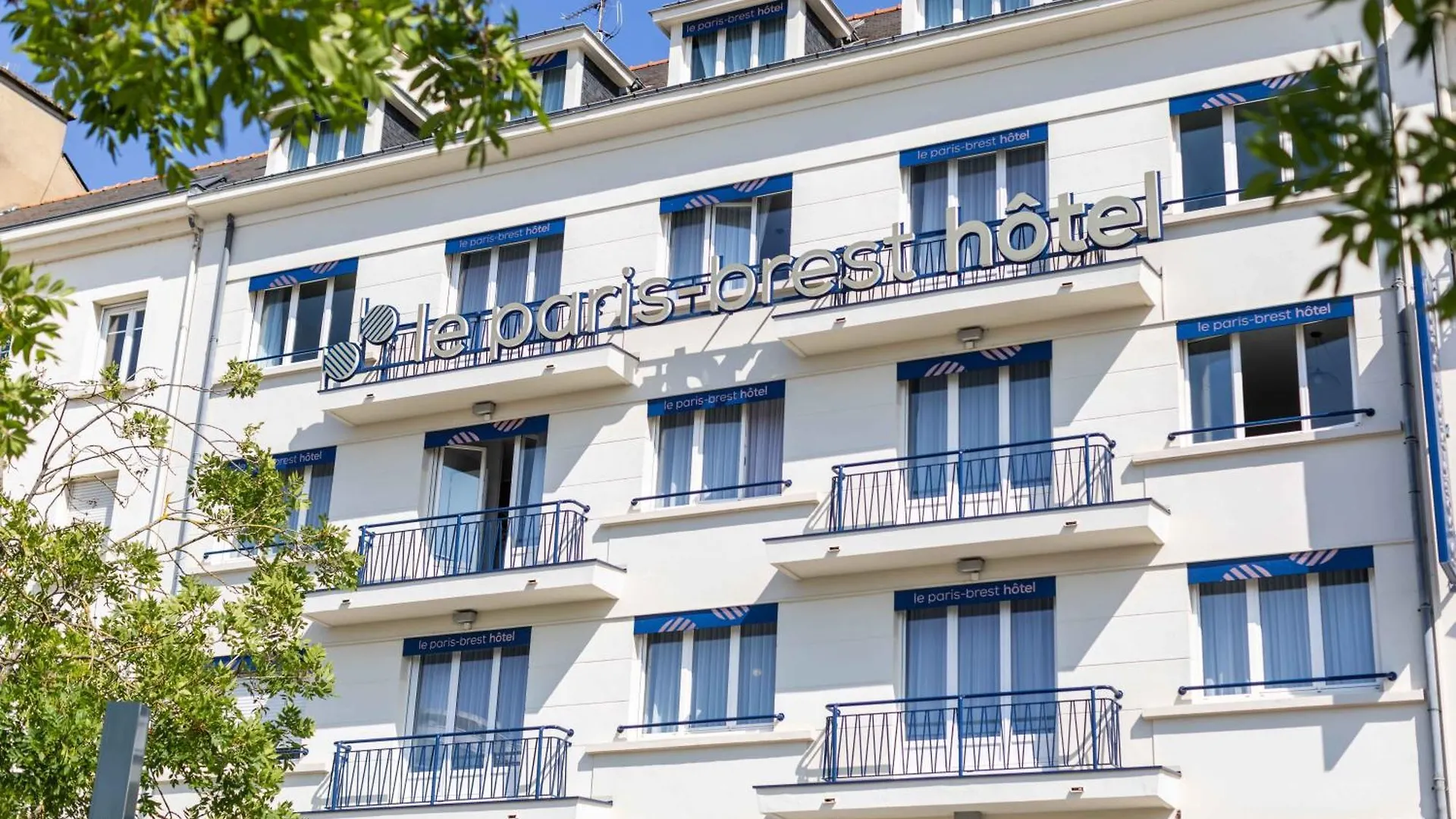 4 Airport Hotels Near Robert Esnault for Easy Access