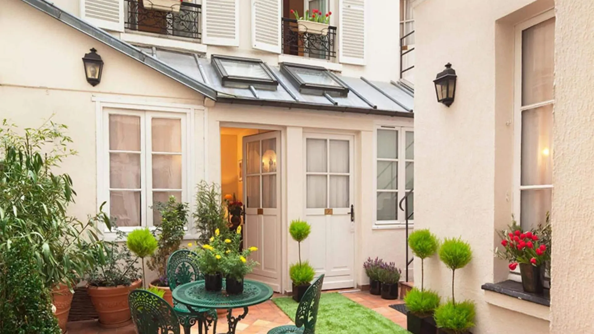 4 Central Paris Hotels Within Reach of the Louvre