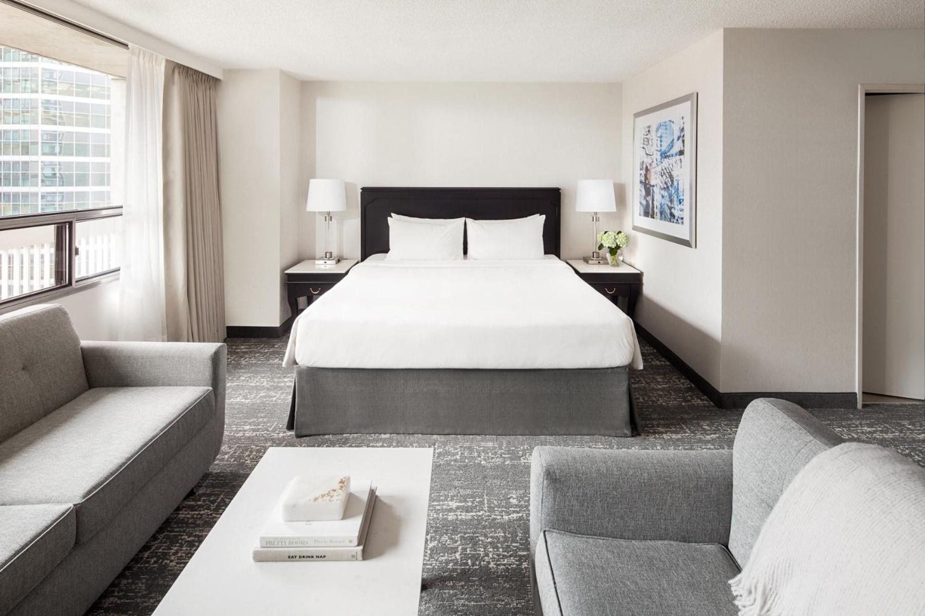 Where to Stay Near Toronto Public Library: 4 Top Hotels