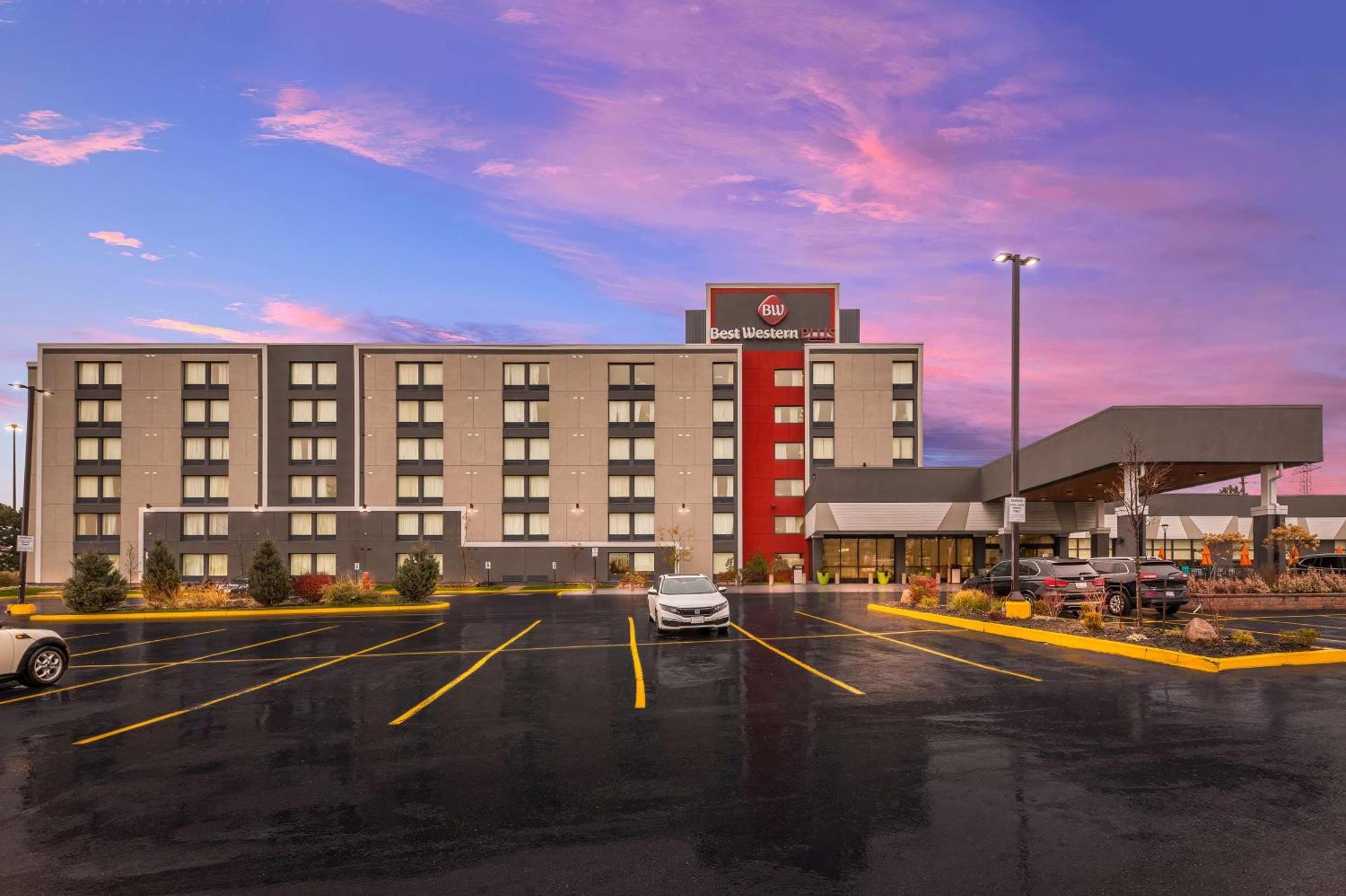 10 Smart Business Hotels Near Woodbine Center Worth Booking