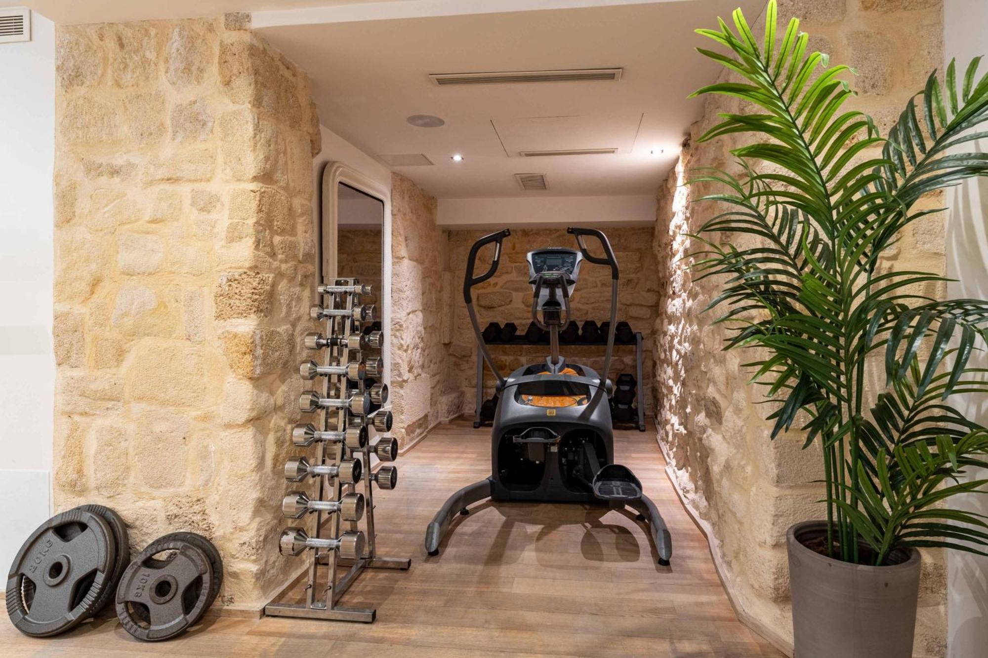 15 Central Hotels in Paris 2nd Arr. That Deliver Real Access