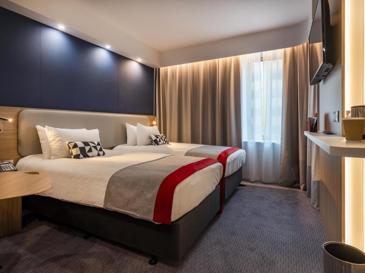 15 Airport Hotels Near Passable Beach for Easy Arrivals