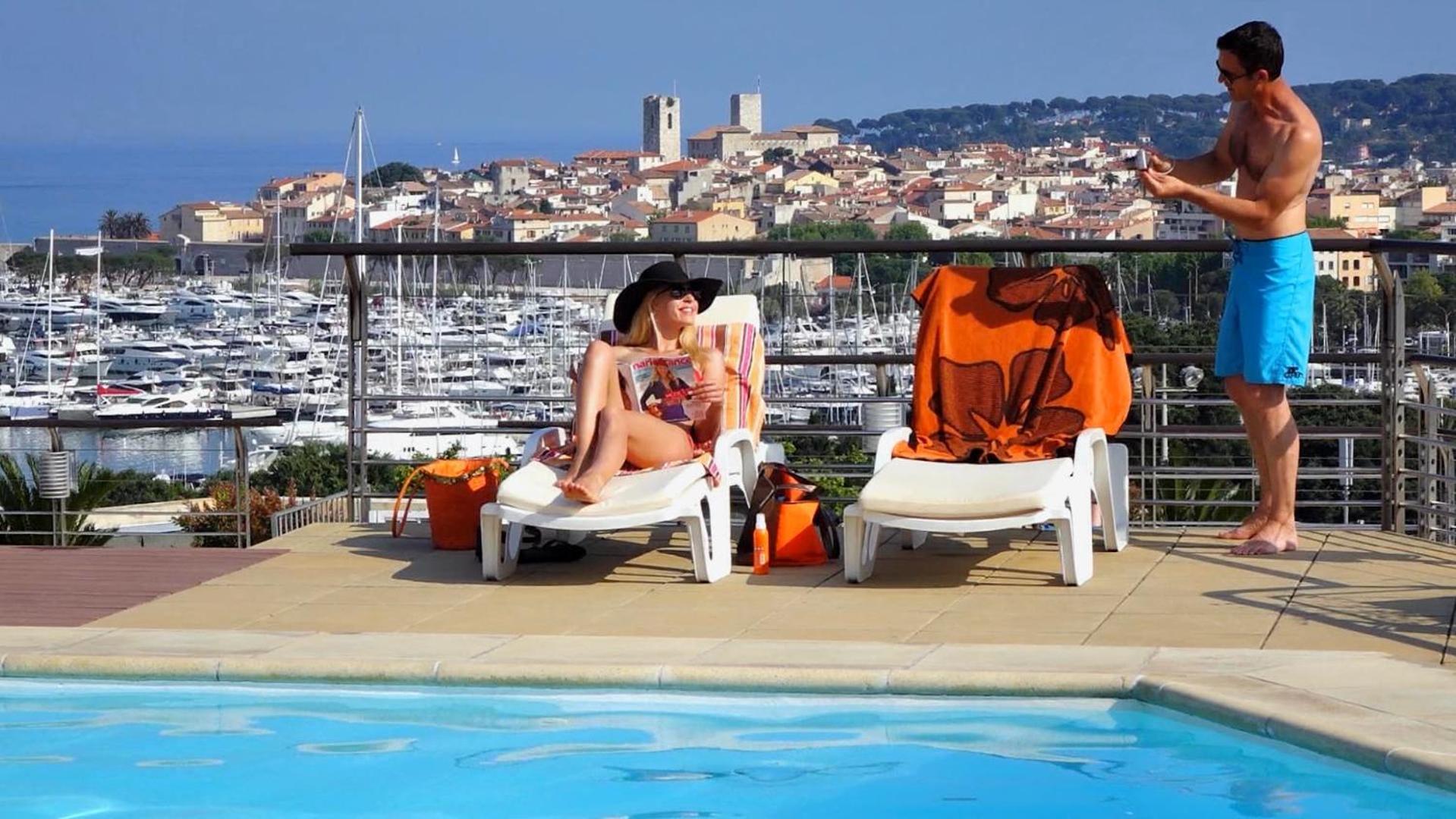 Where to Stay Near Parc Exflora: 15 Best Central Hotels