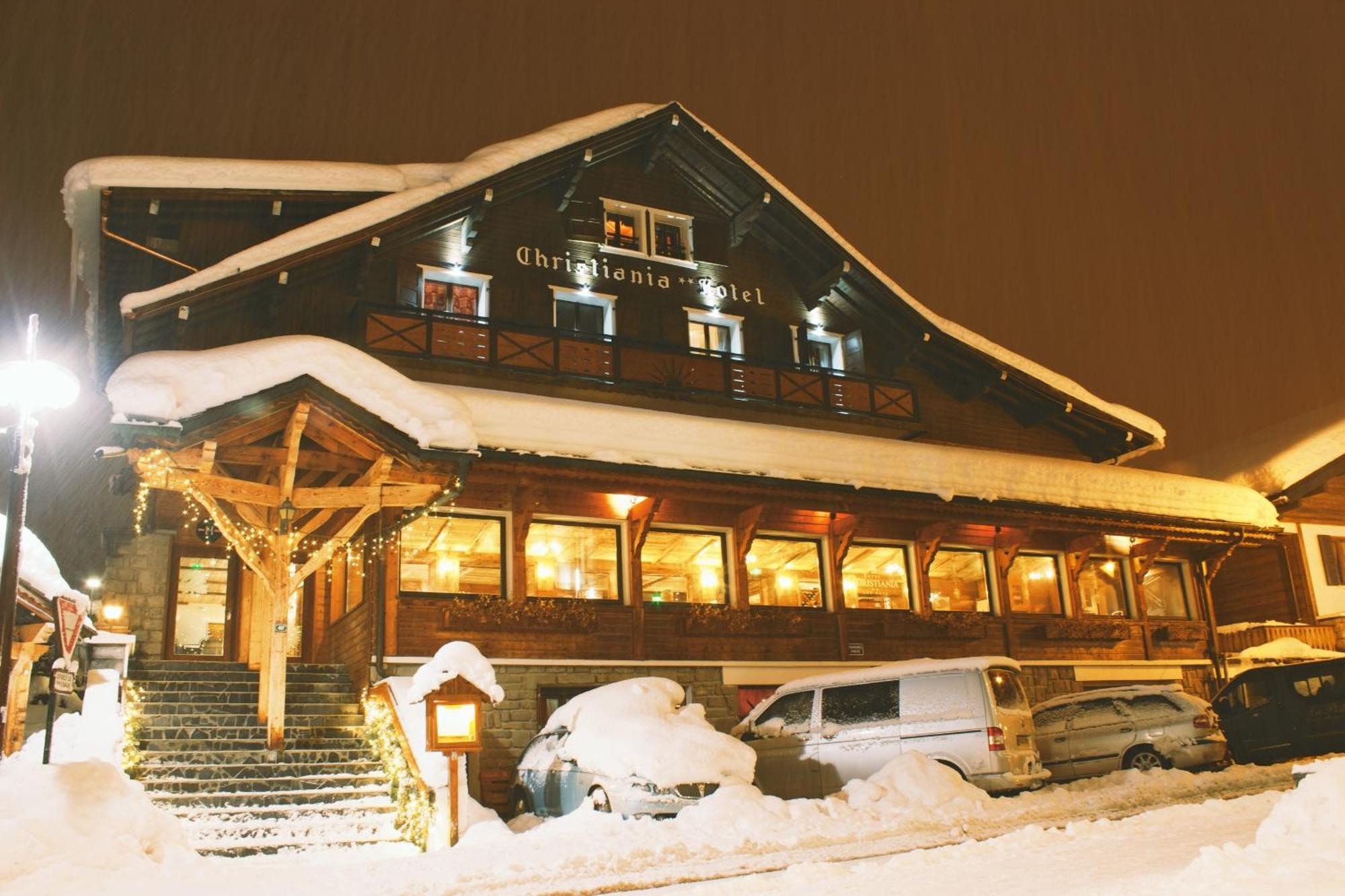 2 Top Resorts Near Surf Ski Lift for Slope Access