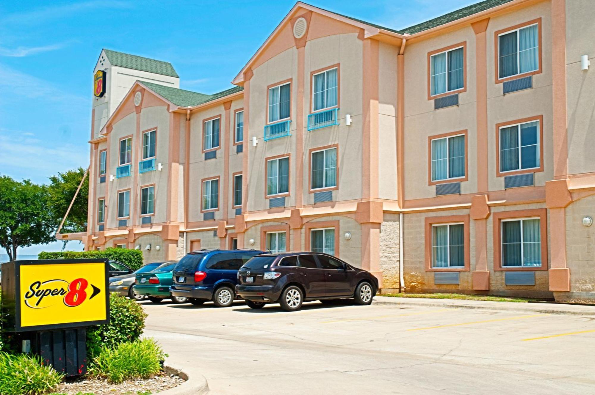 4 Smart Airport Hotels Near Jaycee Park Worth Booking