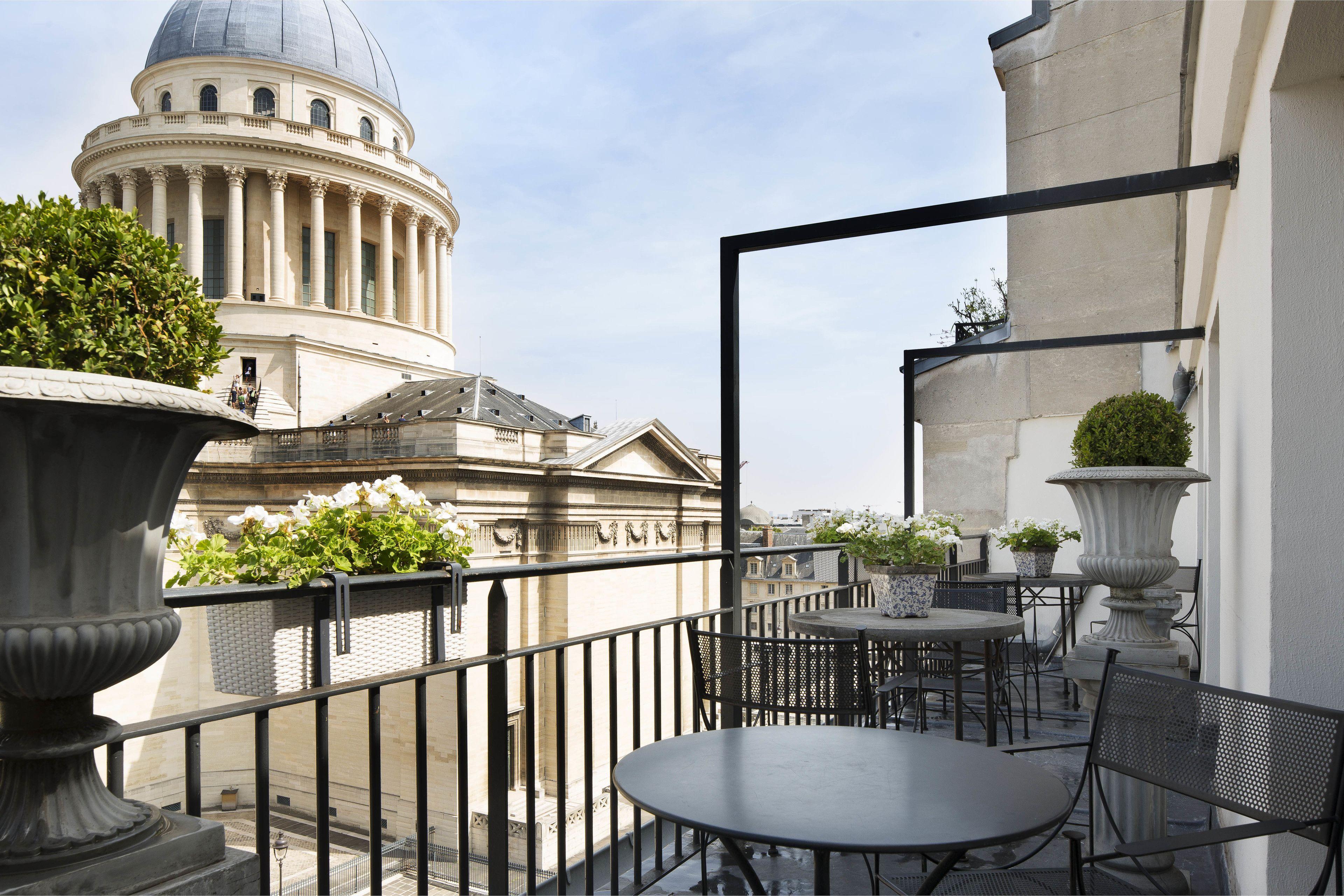 14 Romantic Hotels Near Grand Palais Worth Booking
