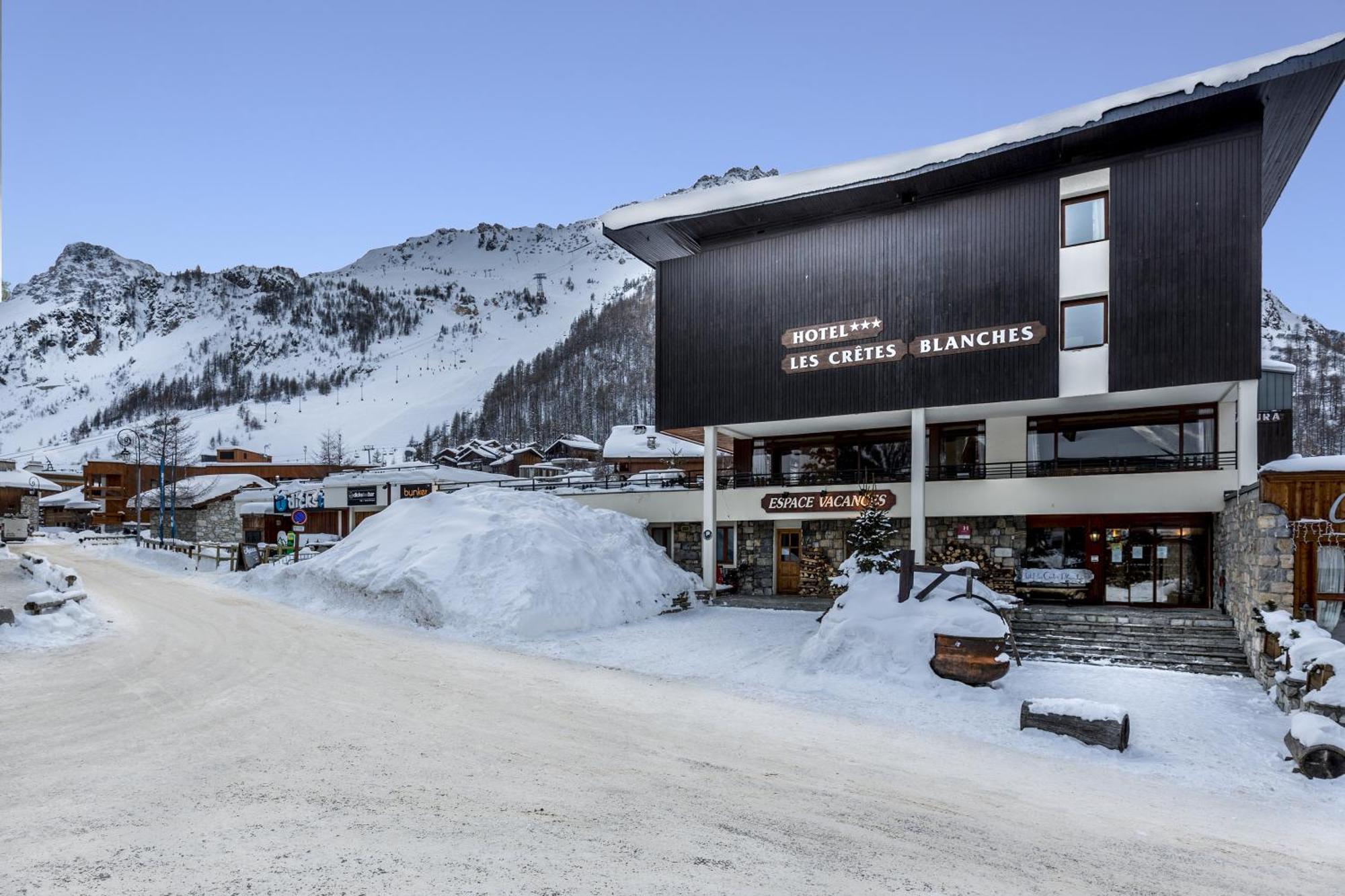 Where to Stay Near 3000 Ski Lift: 2 Best Resorts