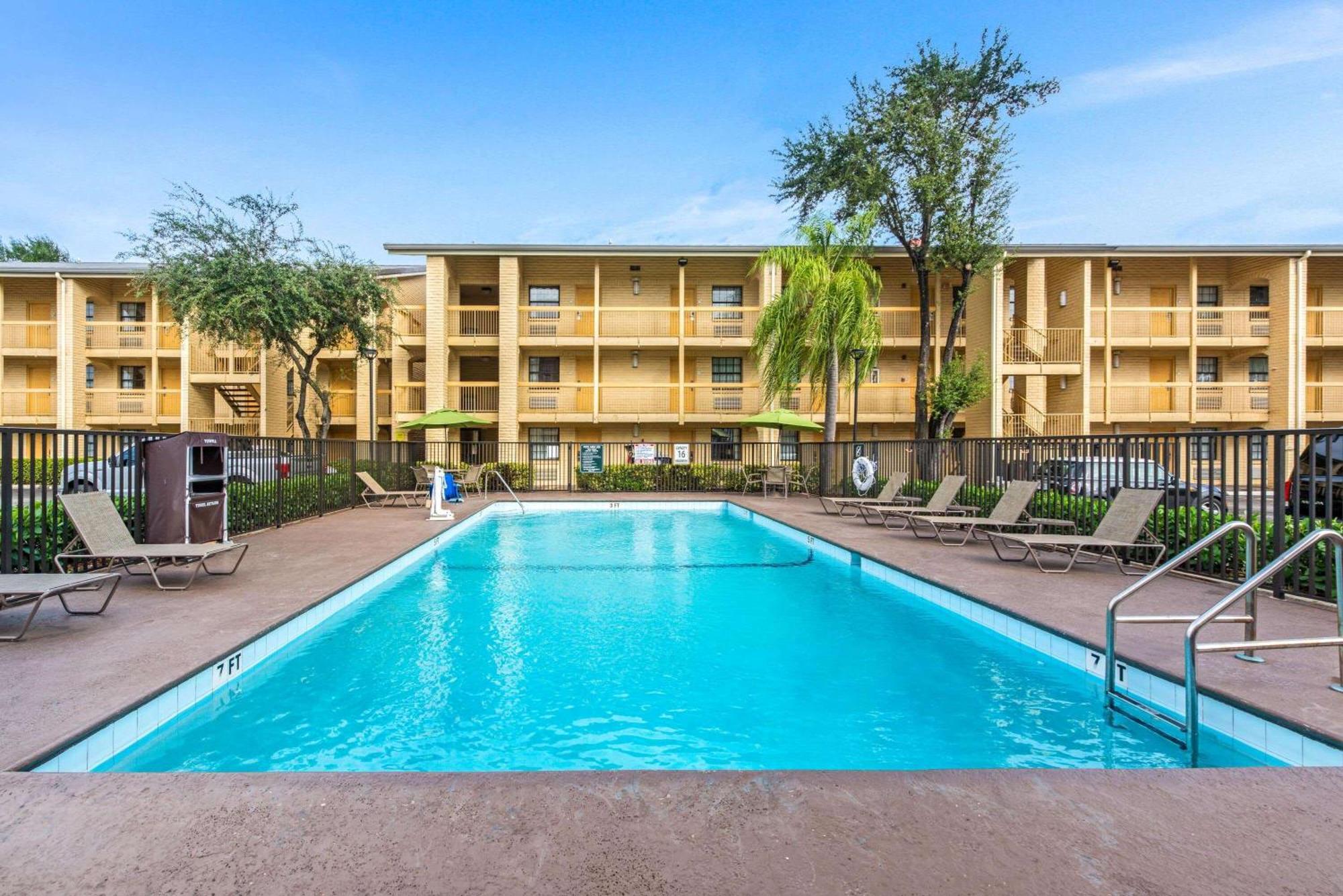 Where to Stay Near Salvadore Park: 4 Airport Hotels in Miami