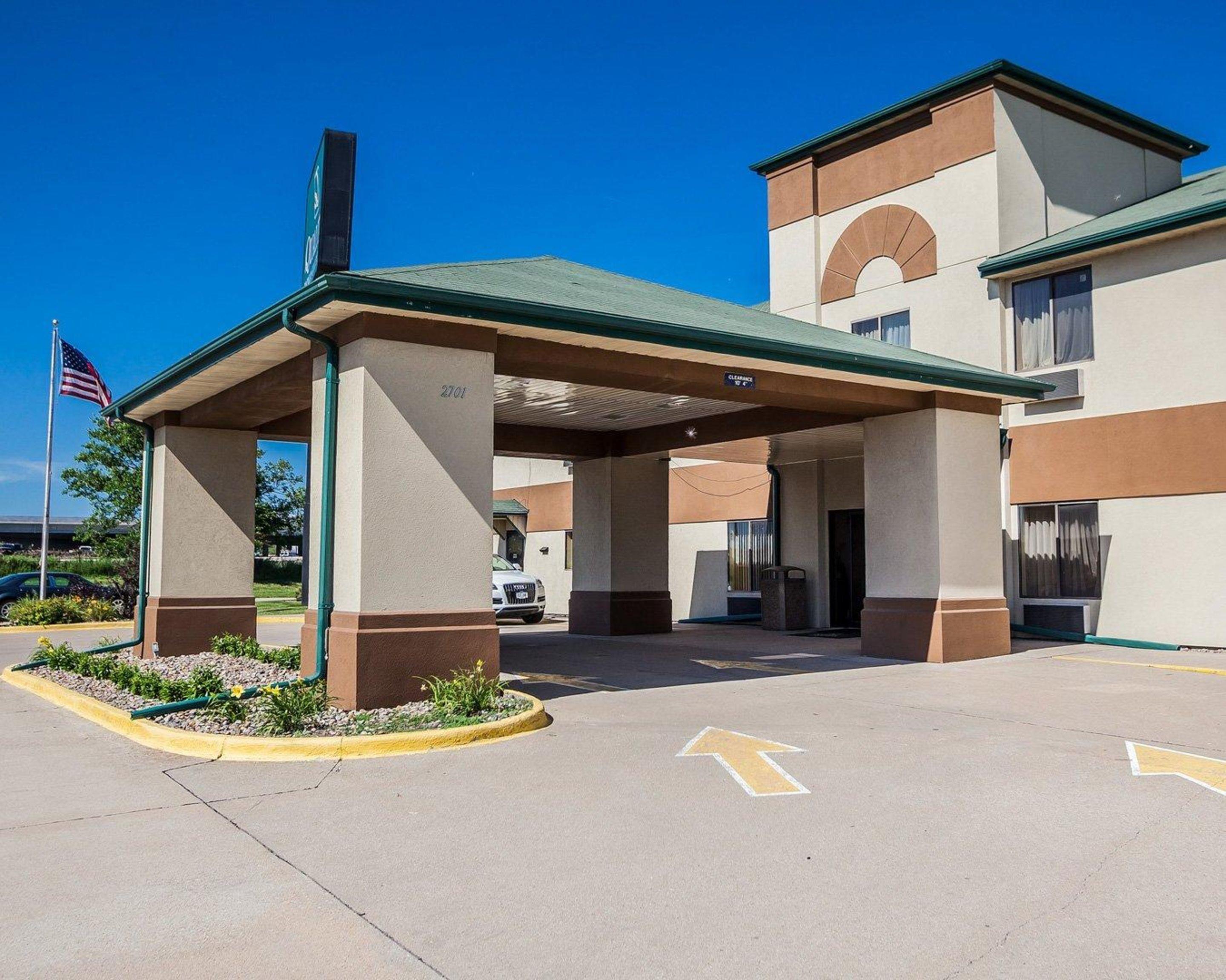 5 Budget Hotels Near Prairie Meadows Worth Booking