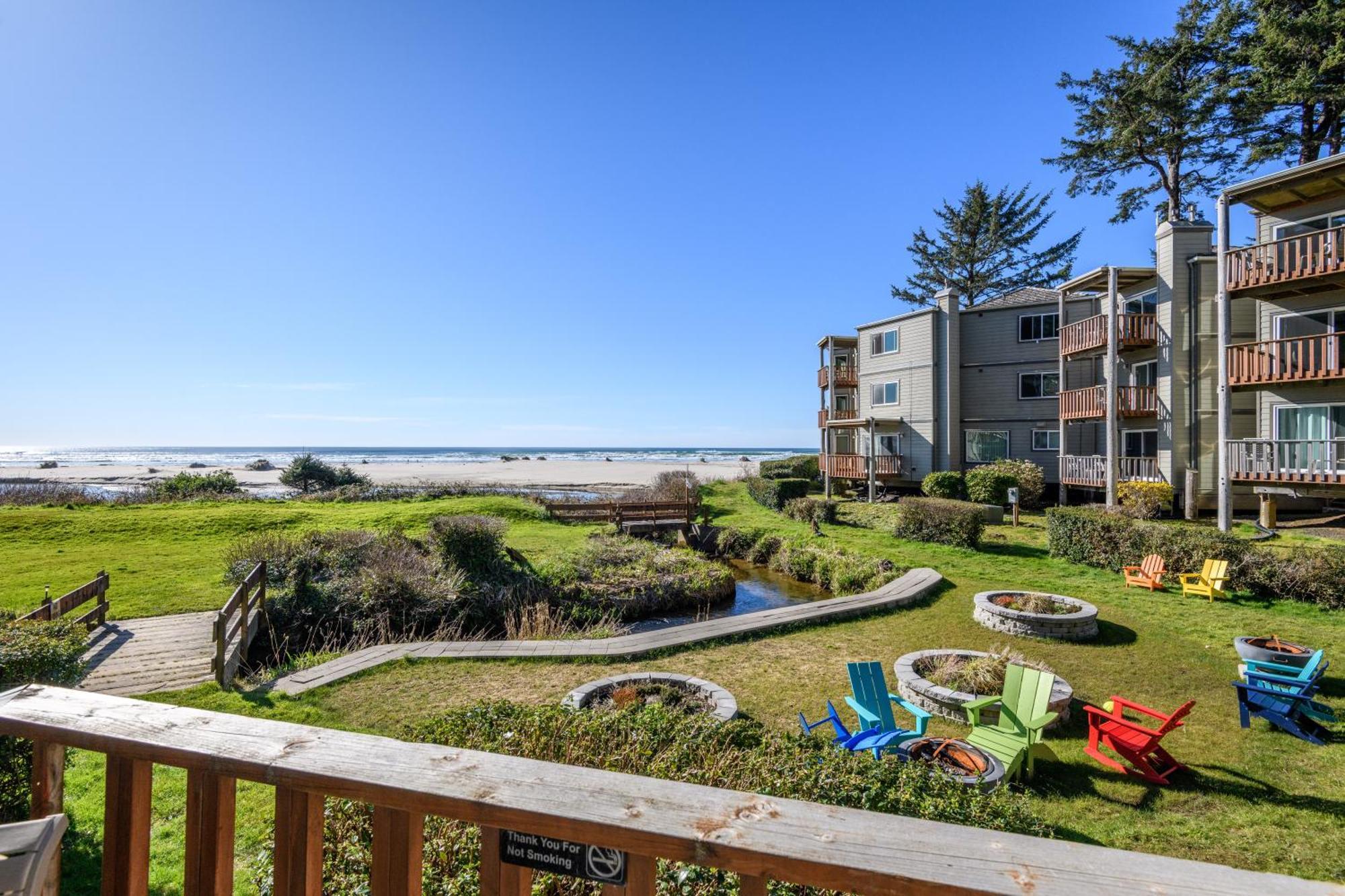 Where to Stay Near Yaquina Bay: 4 Best Beach Hotels