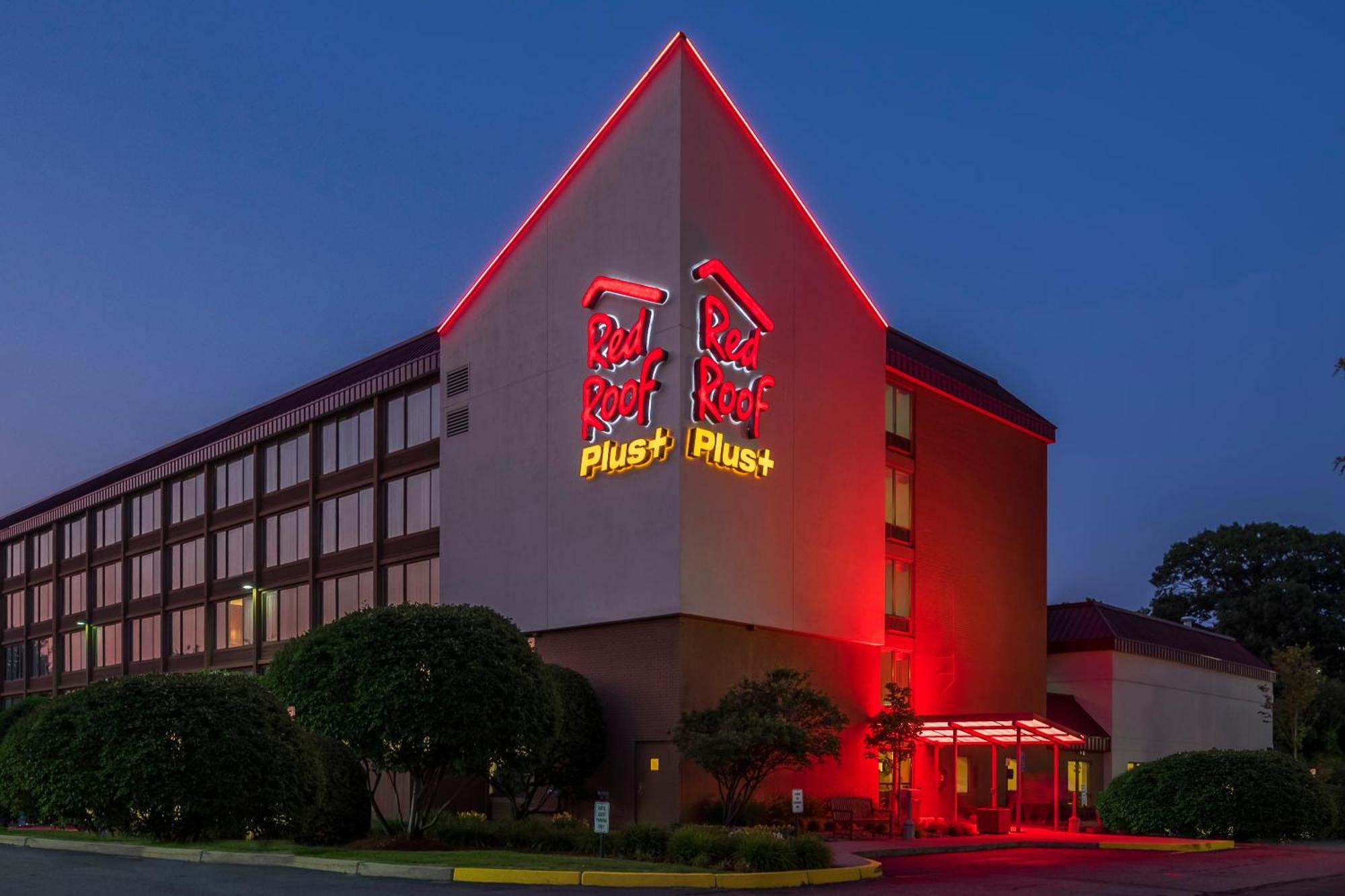 4 Budget Hotels Near Marvin Field Worth Booking