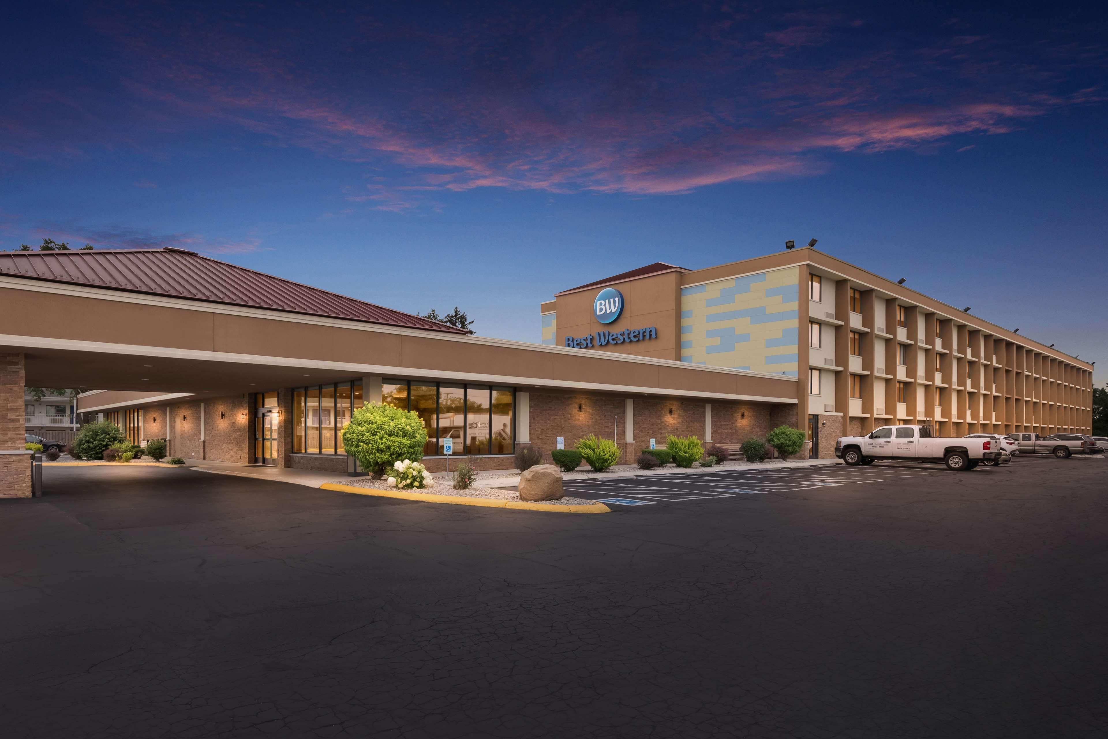 4 Business Hotels Near Erfert Park Worth Booking