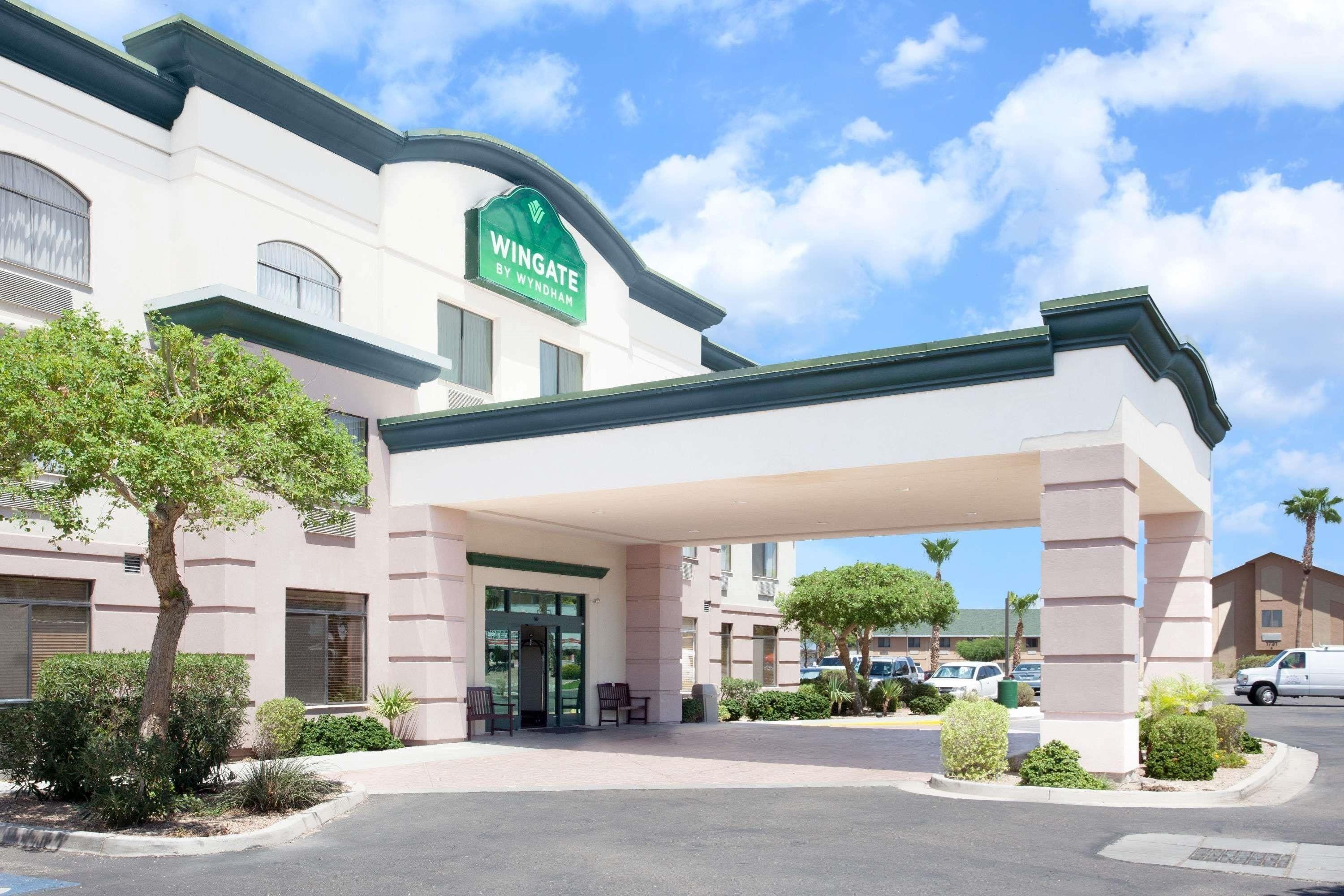 Where to Stay Near Ray Smucker Park: 4 Airport Hotels