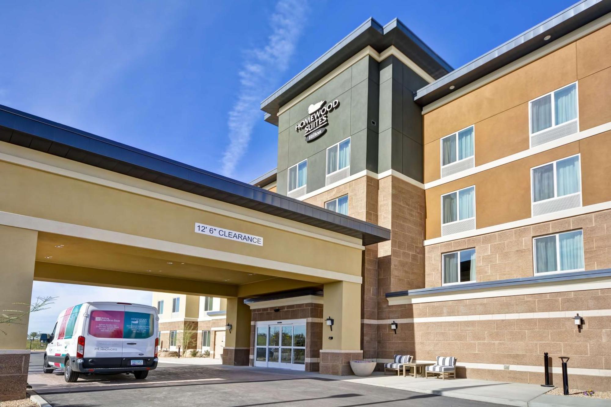 4 Three-Star Hotels Near Big Surf That Deliver Real Value