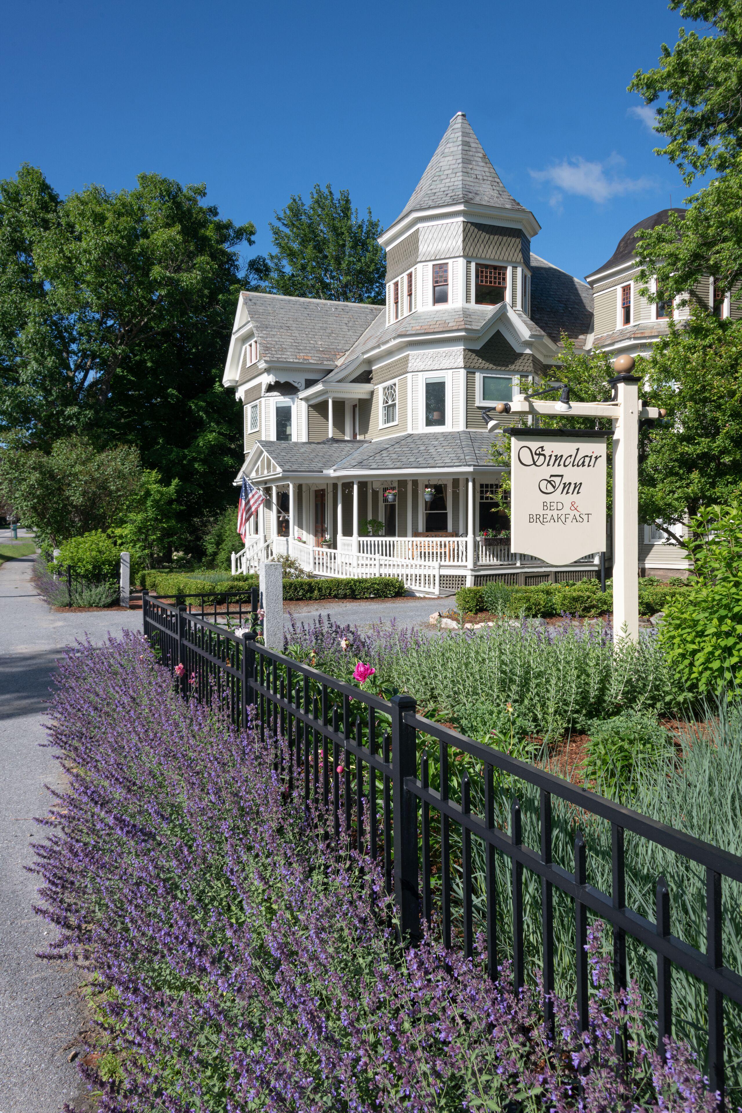 Staying In Green Mountains: 5 Budget Hotels Compared