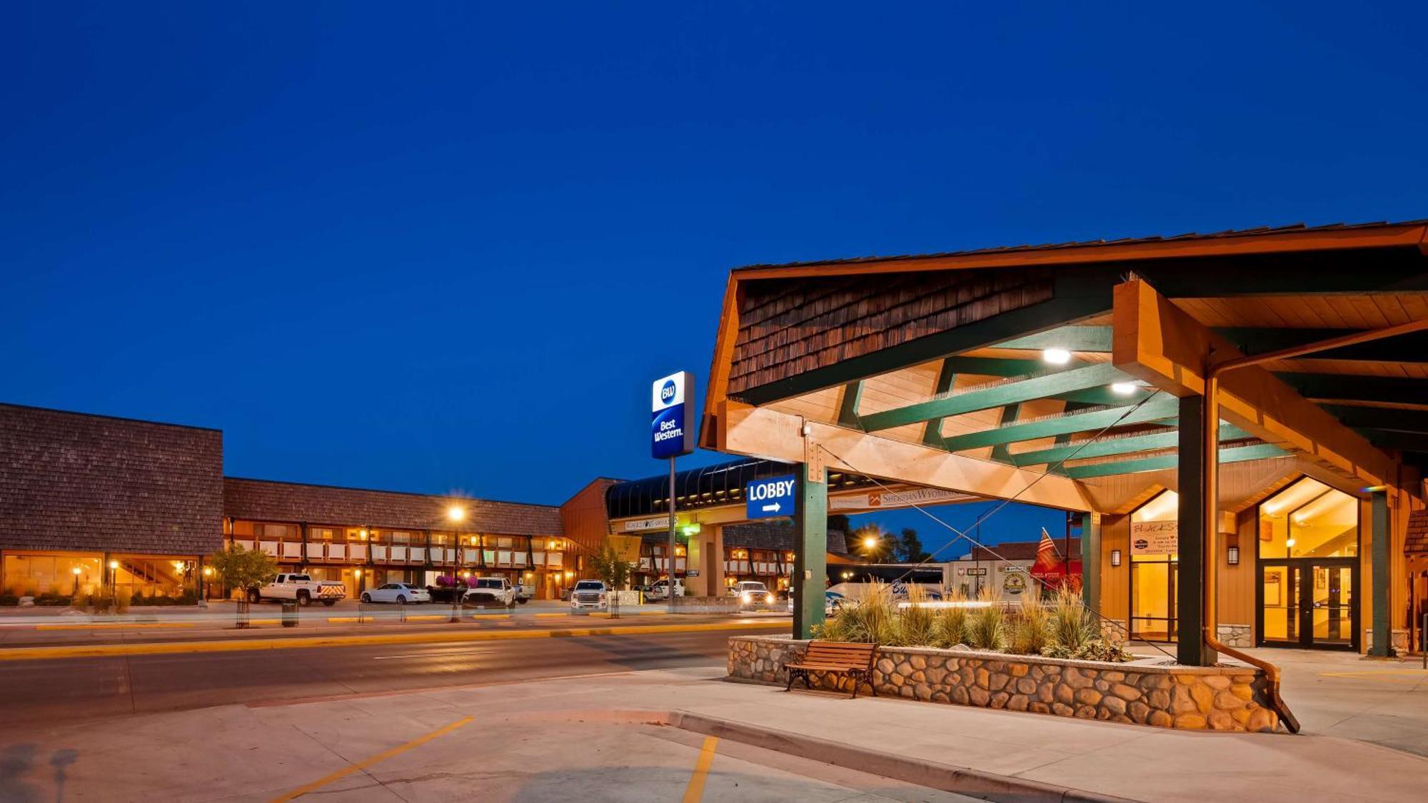 5 Top-Rated 3-Star Hotels Close to Trails End Historic Center