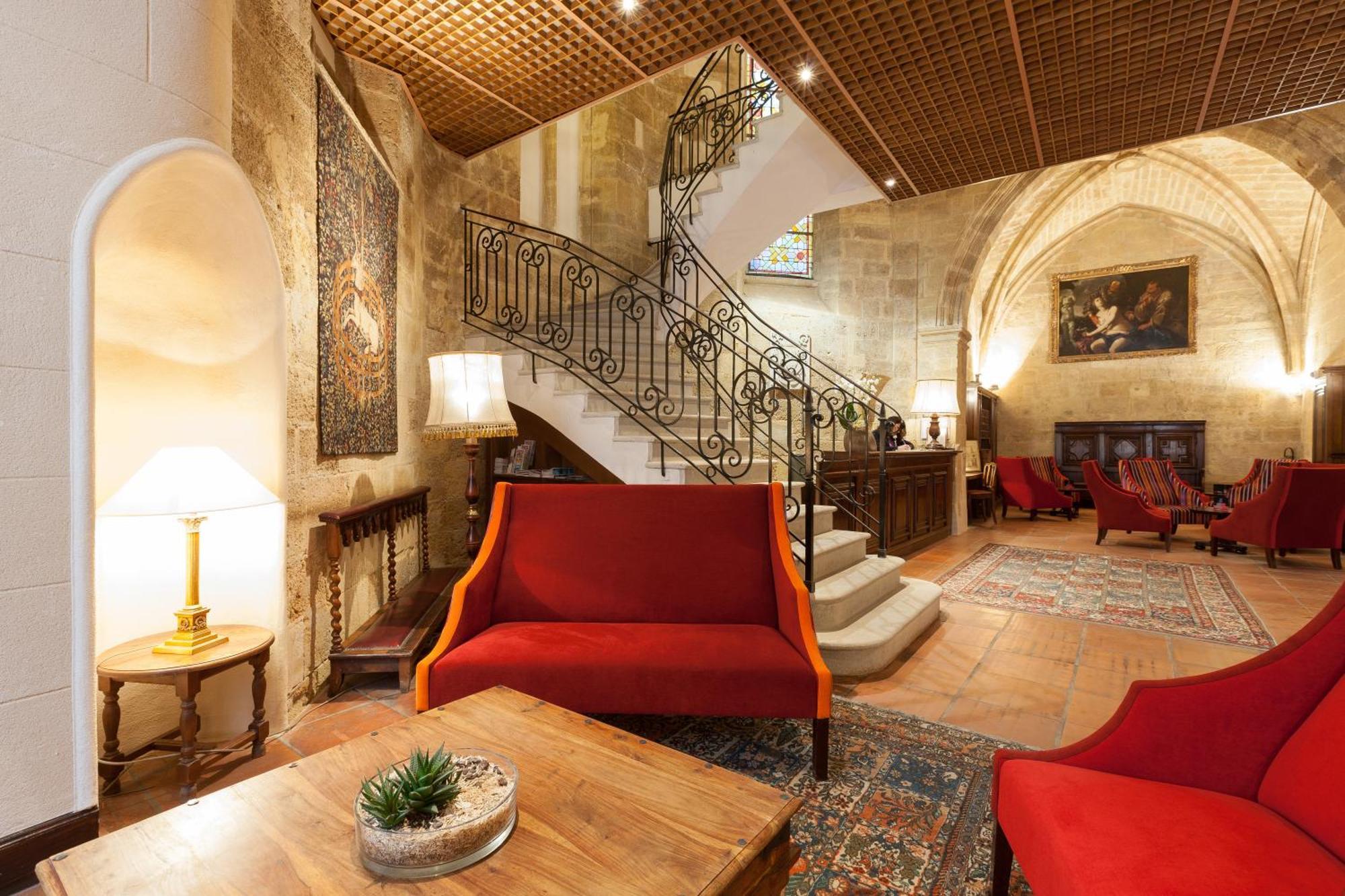 2 Central Hotels Close to Aix-Marseille III University